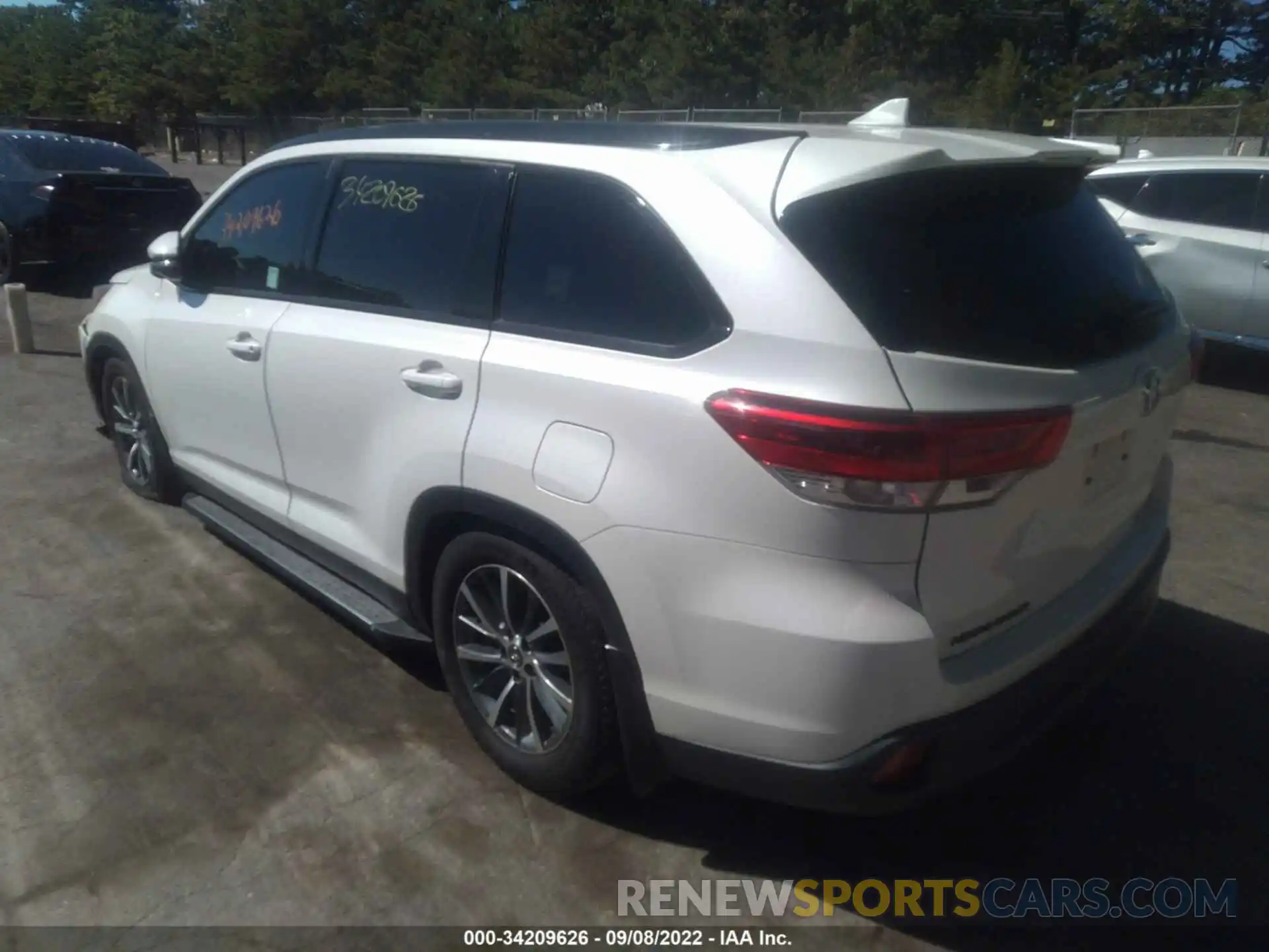 3 Photograph of a damaged car 5TDJZRFH6KS618130 TOYOTA HIGHLANDER 2019