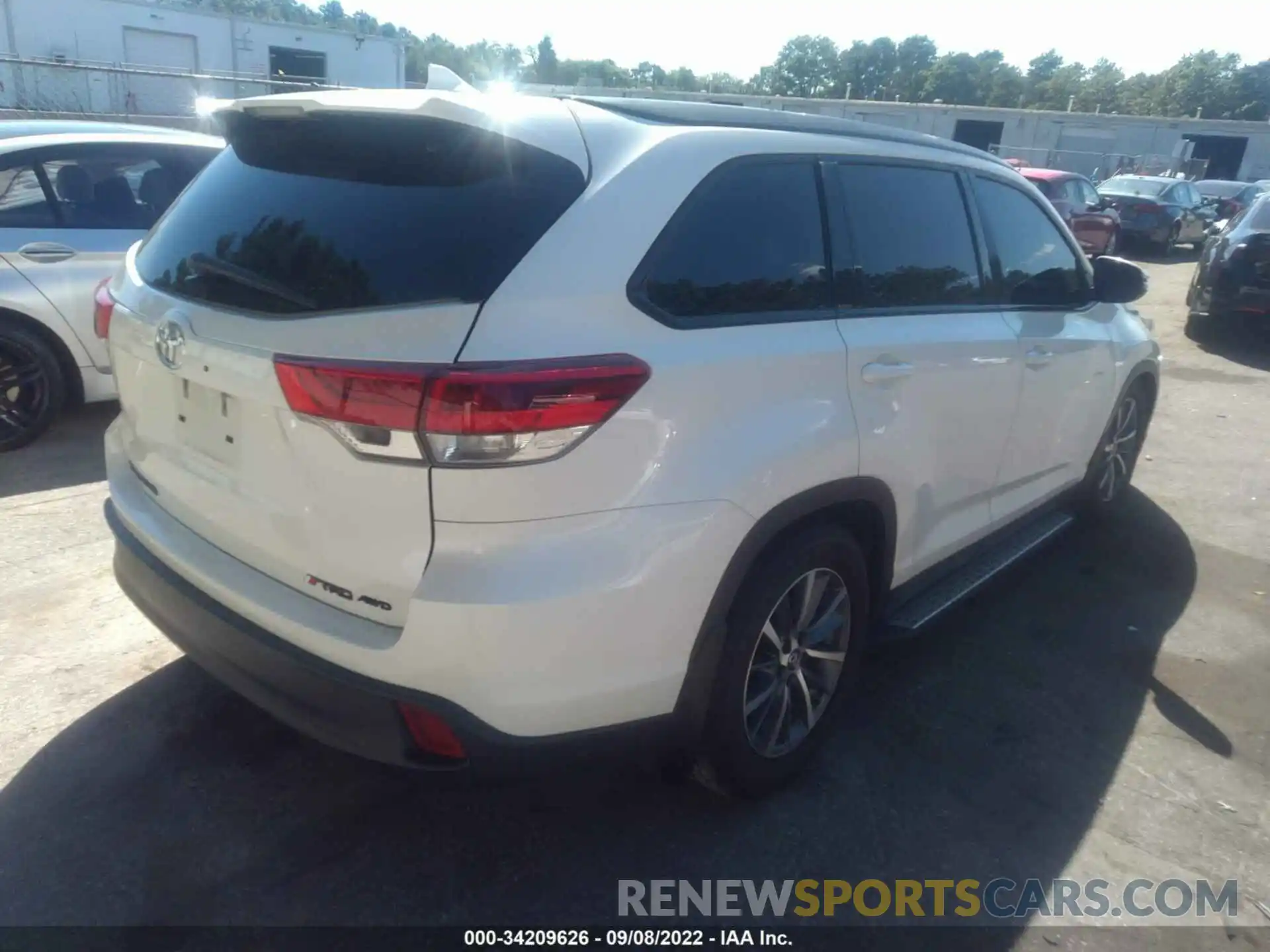 4 Photograph of a damaged car 5TDJZRFH6KS618130 TOYOTA HIGHLANDER 2019