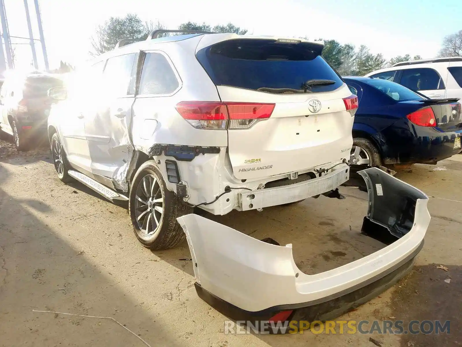 3 Photograph of a damaged car 5TDJZRFH6KS618256 TOYOTA HIGHLANDER 2019