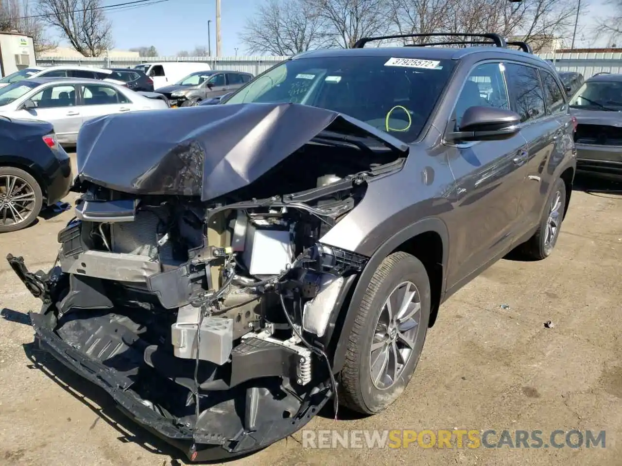 2 Photograph of a damaged car 5TDJZRFH6KS621092 TOYOTA HIGHLANDER 2019