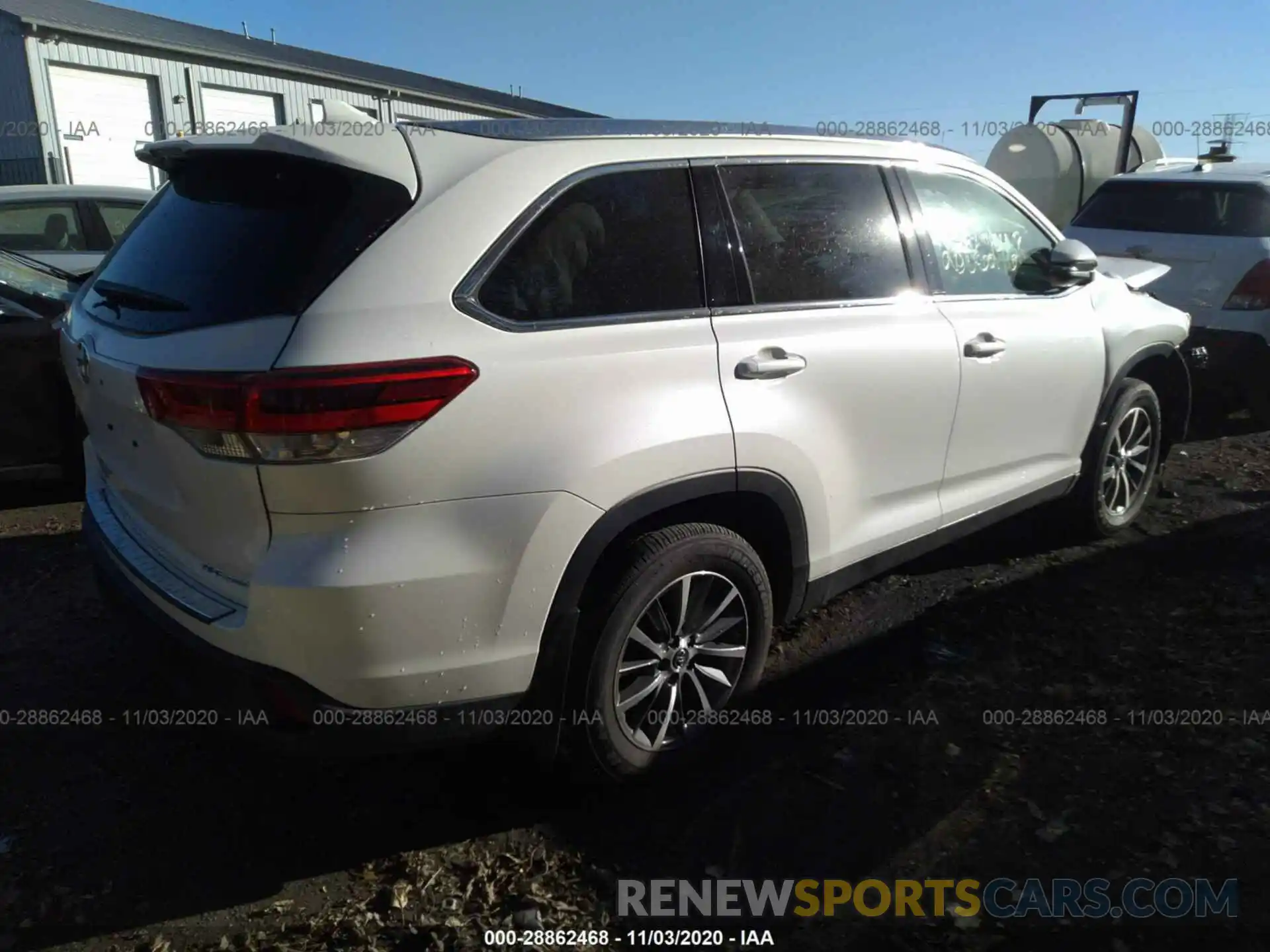 4 Photograph of a damaged car 5TDJZRFH6KS622758 TOYOTA HIGHLANDER 2019