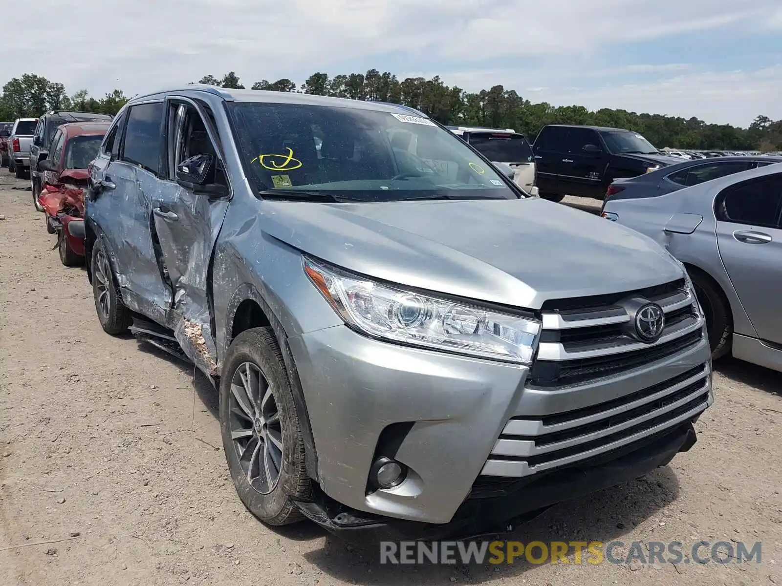 1 Photograph of a damaged car 5TDJZRFH6KS623831 TOYOTA HIGHLANDER 2019