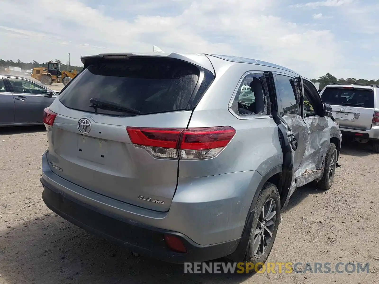 4 Photograph of a damaged car 5TDJZRFH6KS623831 TOYOTA HIGHLANDER 2019