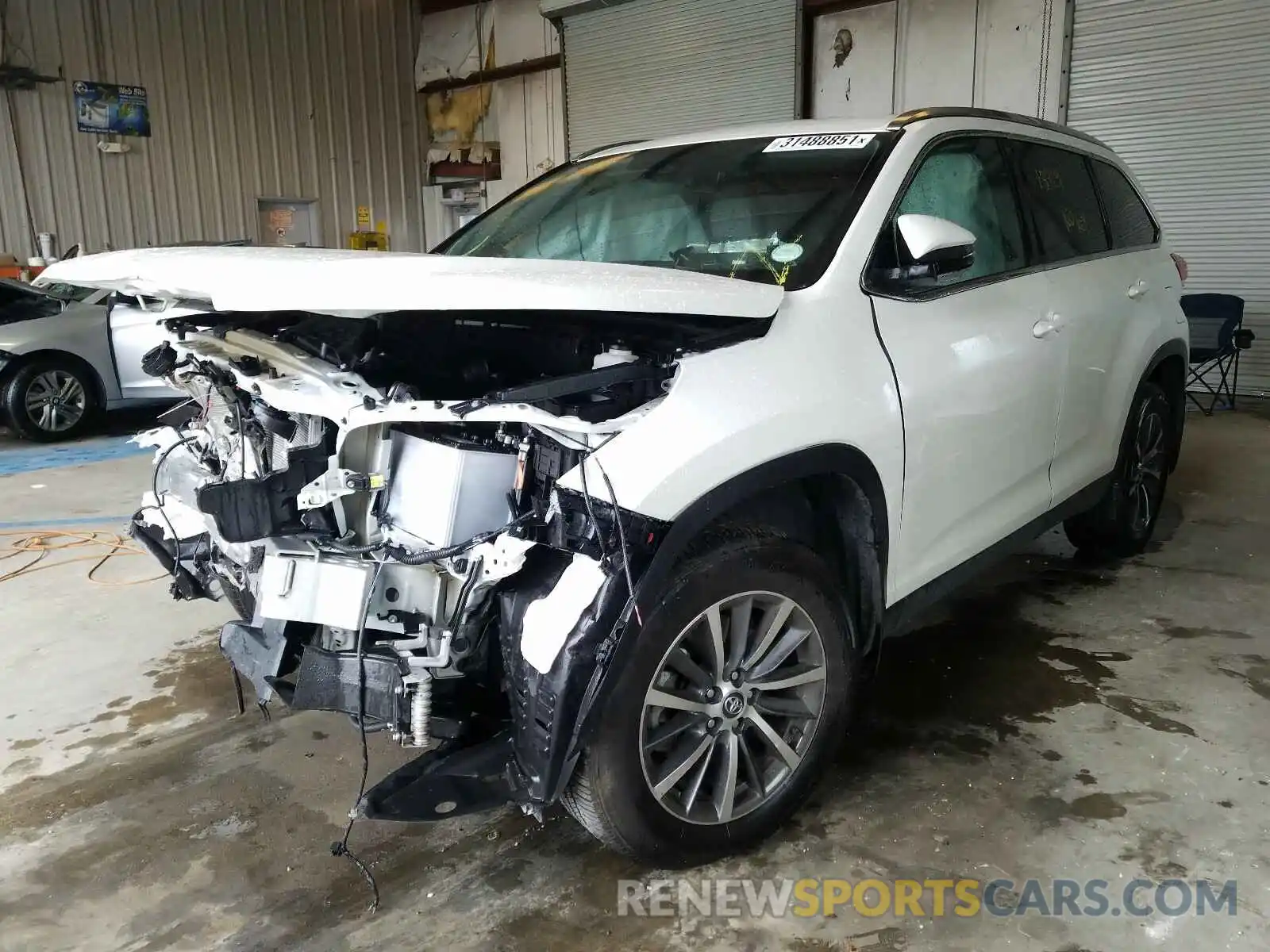 2 Photograph of a damaged car 5TDJZRFH6KS624560 TOYOTA HIGHLANDER 2019