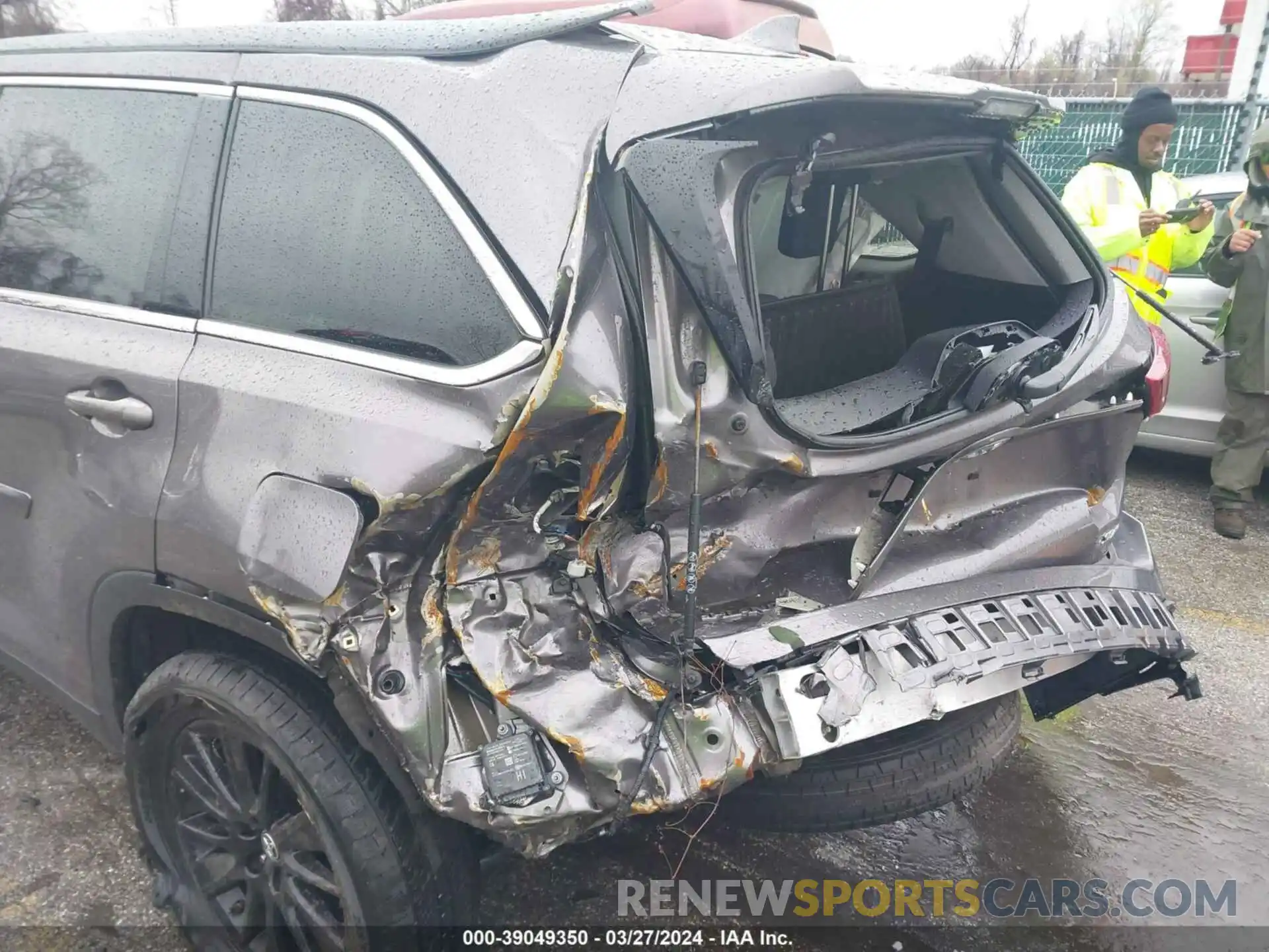 17 Photograph of a damaged car 5TDJZRFH6KS625286 TOYOTA HIGHLANDER 2019