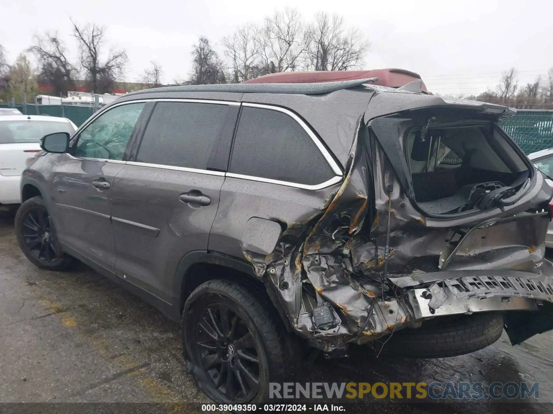 3 Photograph of a damaged car 5TDJZRFH6KS625286 TOYOTA HIGHLANDER 2019