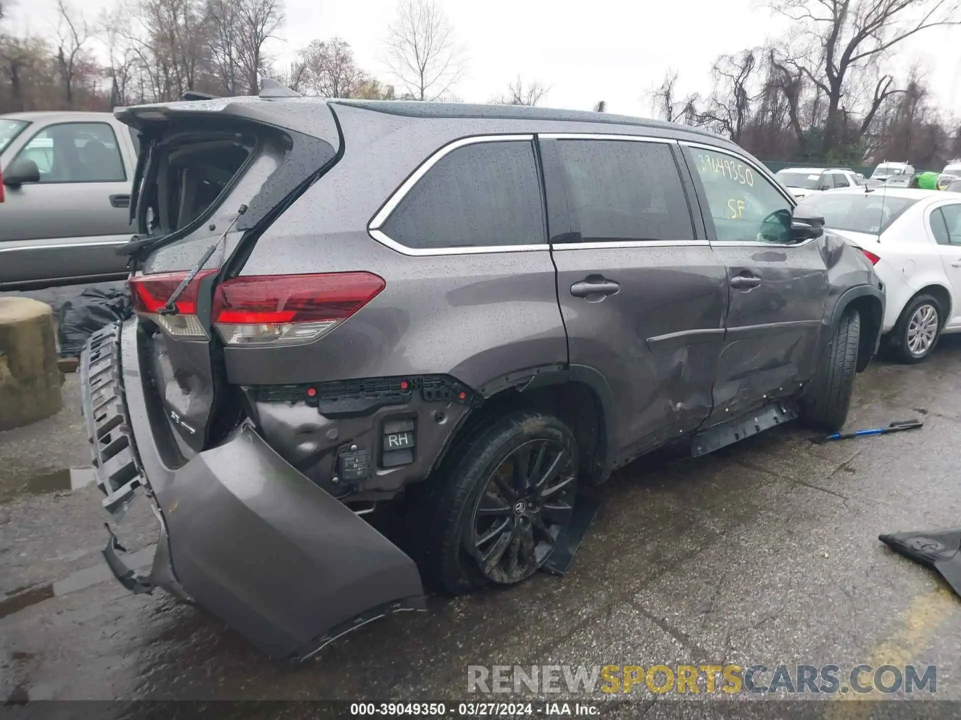 4 Photograph of a damaged car 5TDJZRFH6KS625286 TOYOTA HIGHLANDER 2019