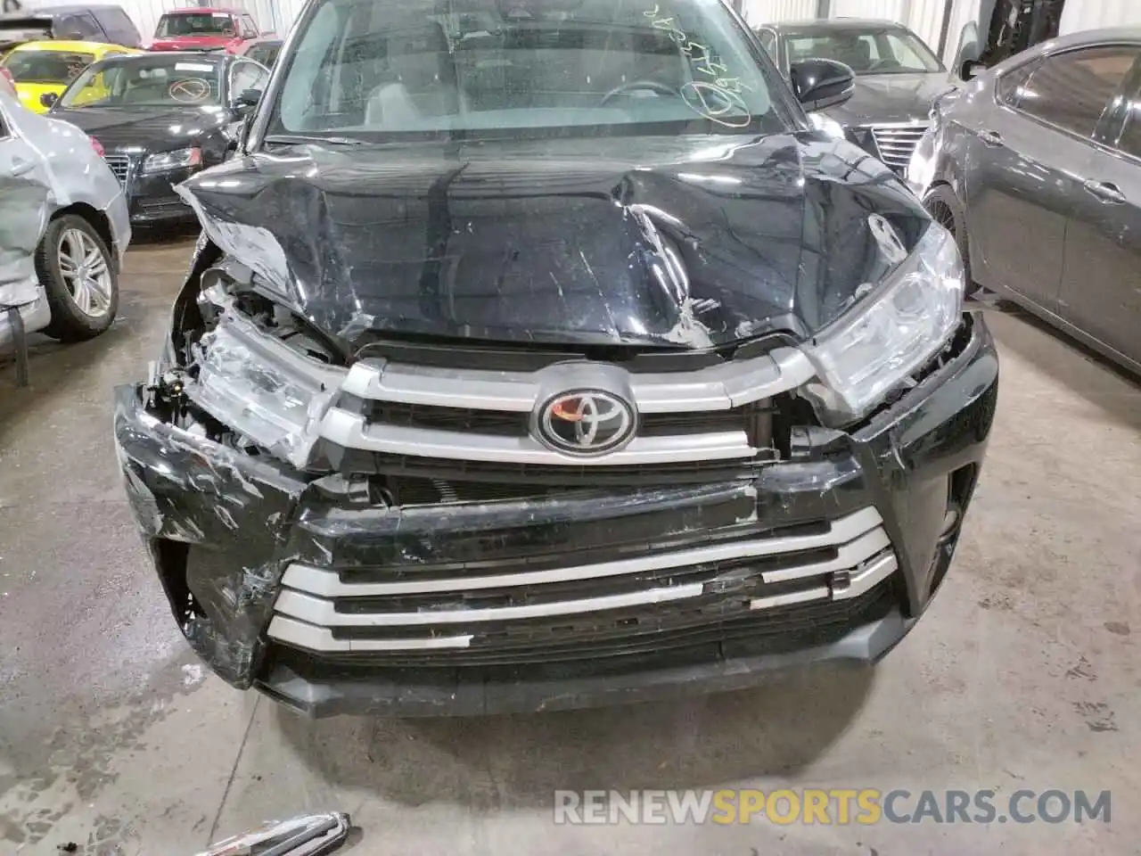 9 Photograph of a damaged car 5TDJZRFH6KS626356 TOYOTA HIGHLANDER 2019