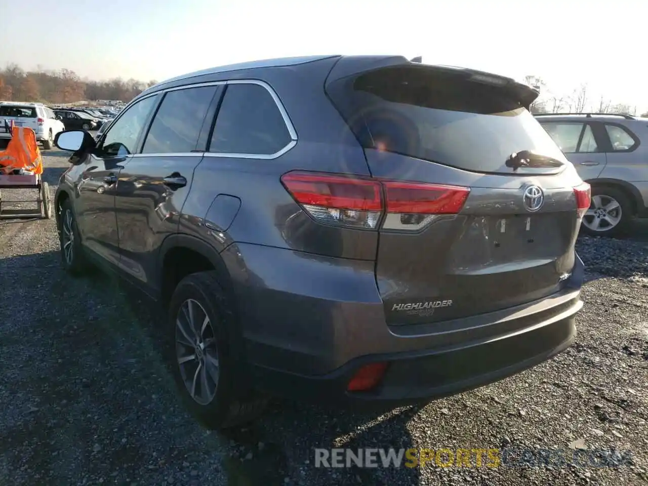 3 Photograph of a damaged car 5TDJZRFH6KS627622 TOYOTA HIGHLANDER 2019