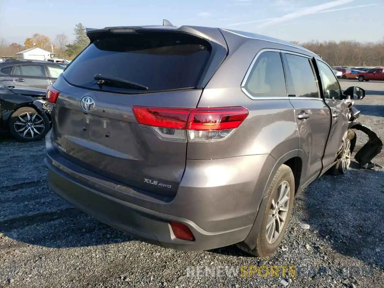 4 Photograph of a damaged car 5TDJZRFH6KS627622 TOYOTA HIGHLANDER 2019