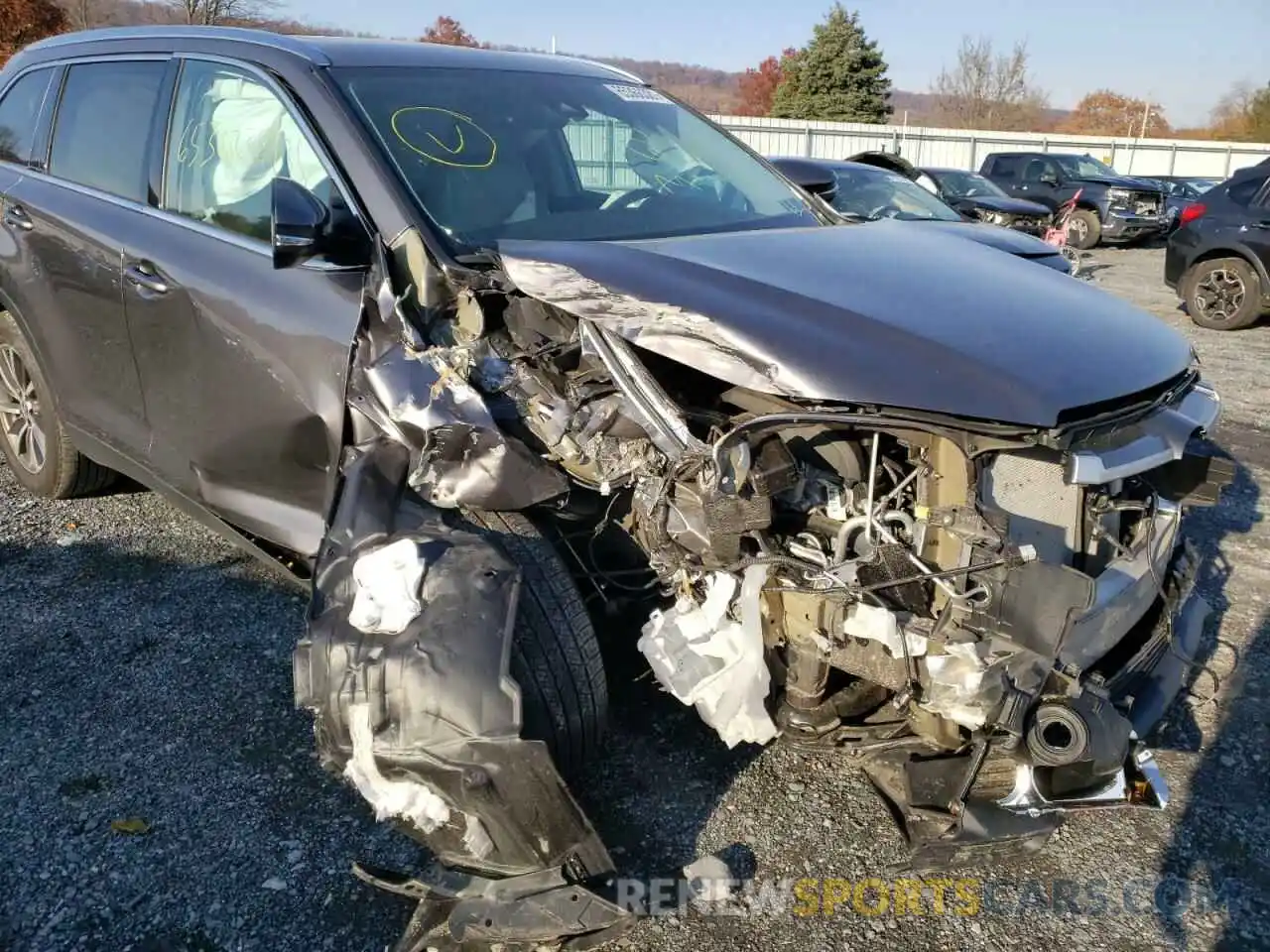 9 Photograph of a damaged car 5TDJZRFH6KS627622 TOYOTA HIGHLANDER 2019