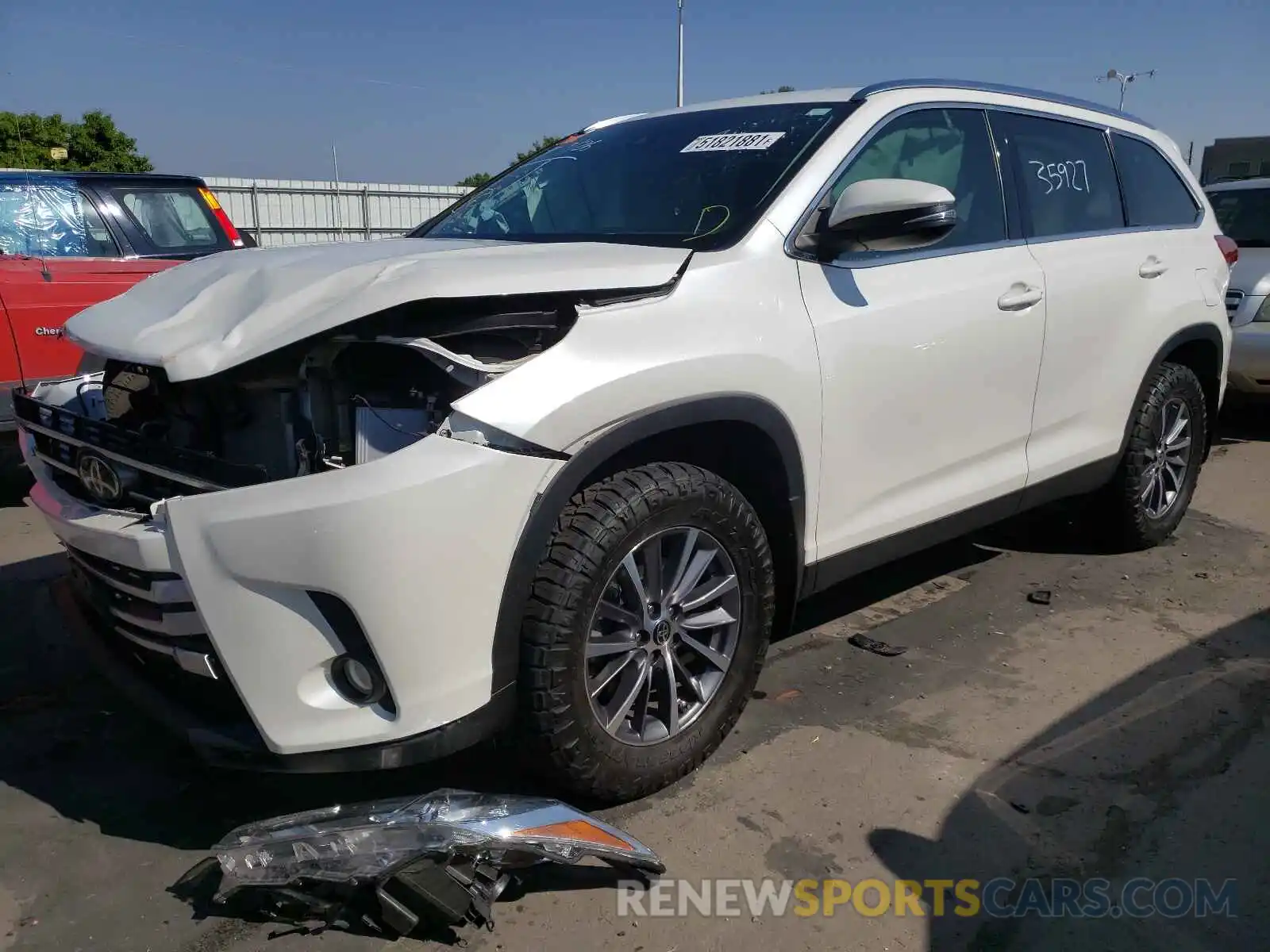 2 Photograph of a damaged car 5TDJZRFH6KS627717 TOYOTA HIGHLANDER 2019