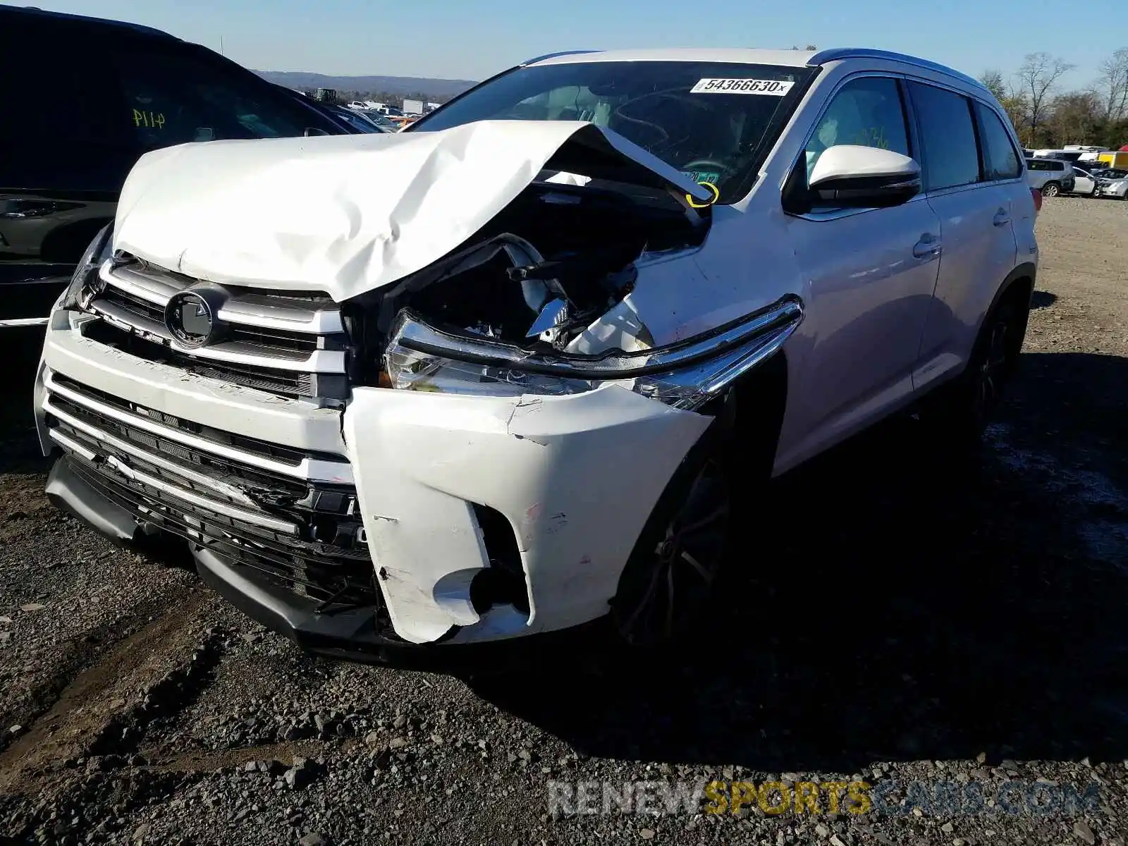 2 Photograph of a damaged car 5TDJZRFH6KS628446 TOYOTA HIGHLANDER 2019