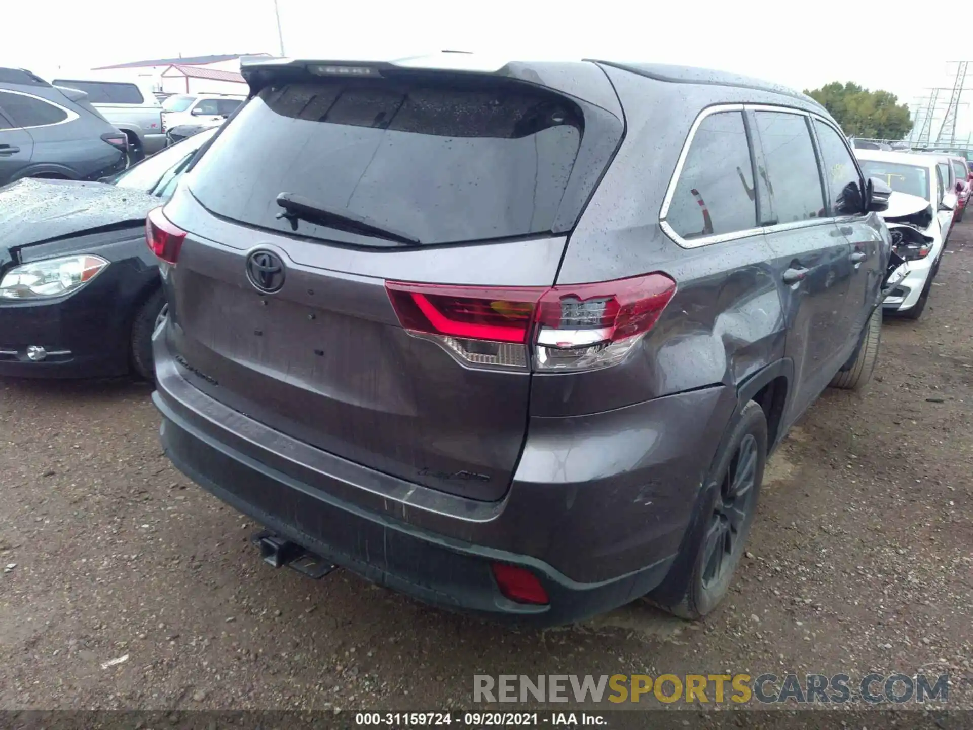 4 Photograph of a damaged car 5TDJZRFH6KS628480 TOYOTA HIGHLANDER 2019