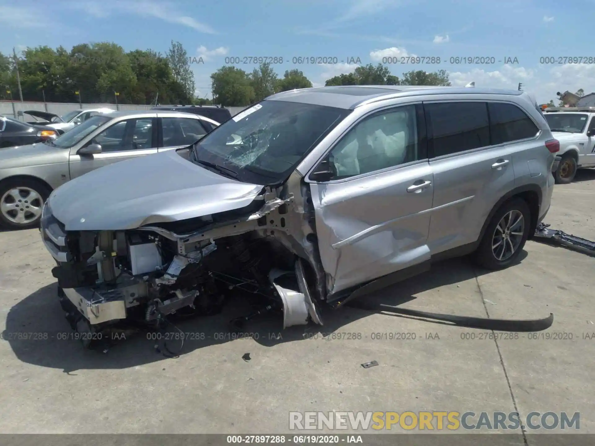 2 Photograph of a damaged car 5TDJZRFH6KS628785 TOYOTA HIGHLANDER 2019