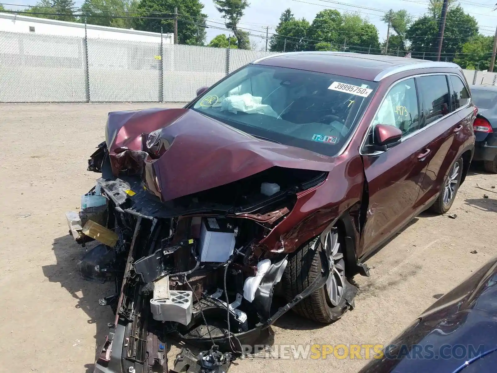 2 Photograph of a damaged car 5TDJZRFH6KS702271 TOYOTA HIGHLANDER 2019