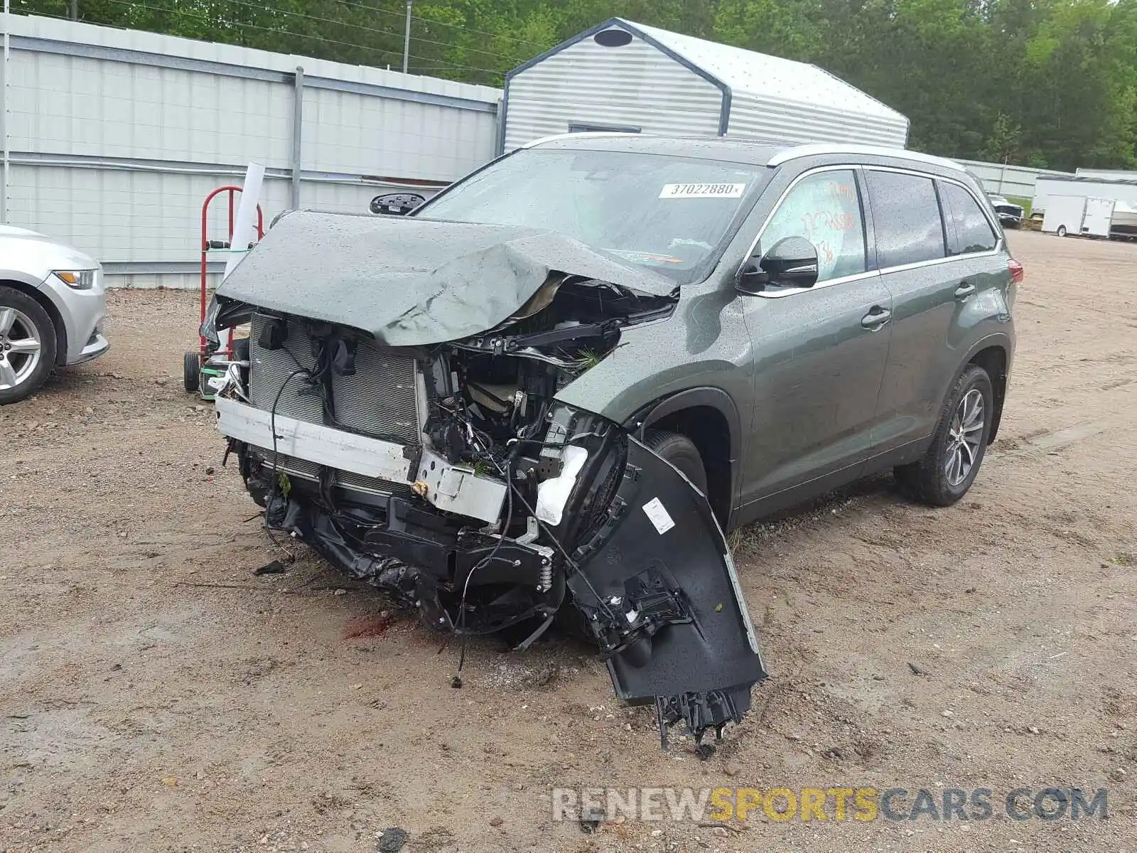 2 Photograph of a damaged car 5TDJZRFH6KS702545 TOYOTA HIGHLANDER 2019