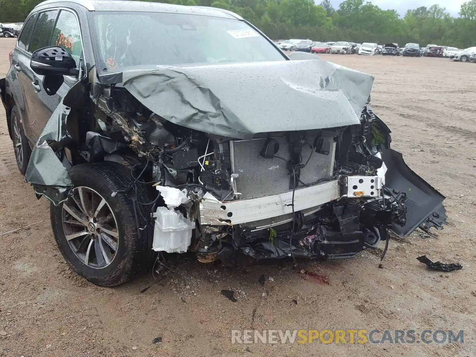 9 Photograph of a damaged car 5TDJZRFH6KS702545 TOYOTA HIGHLANDER 2019