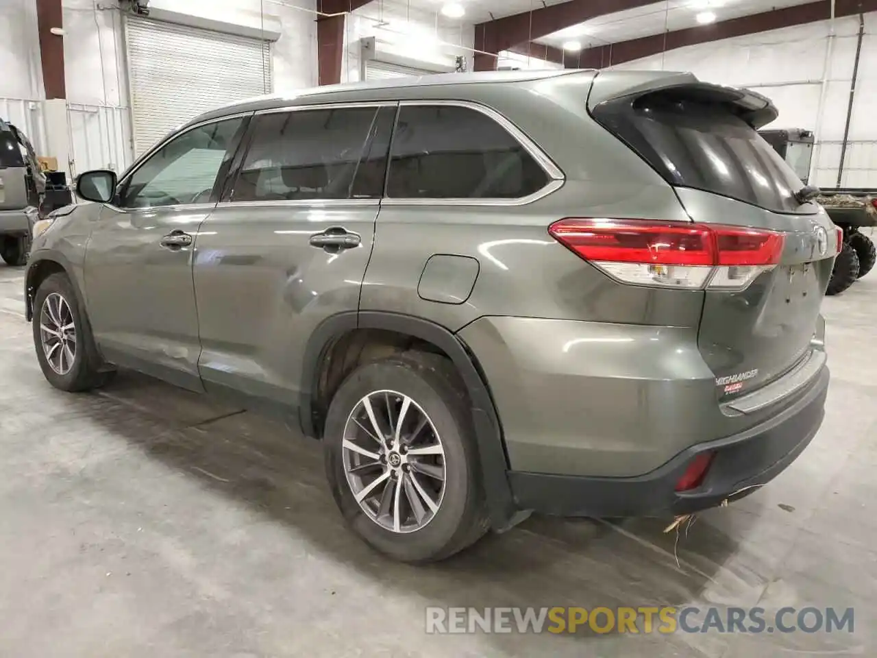 2 Photograph of a damaged car 5TDJZRFH6KS703159 TOYOTA HIGHLANDER 2019