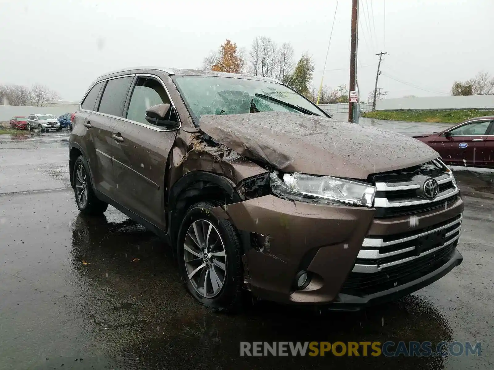 1 Photograph of a damaged car 5TDJZRFH6KS704148 TOYOTA HIGHLANDER 2019