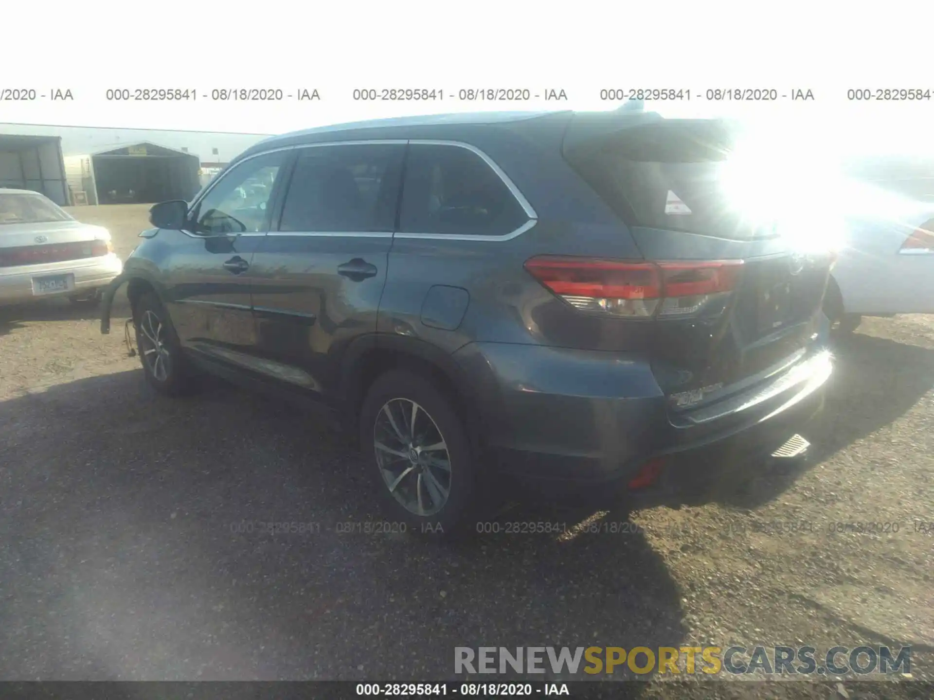 3 Photograph of a damaged car 5TDJZRFH6KS704540 TOYOTA HIGHLANDER 2019