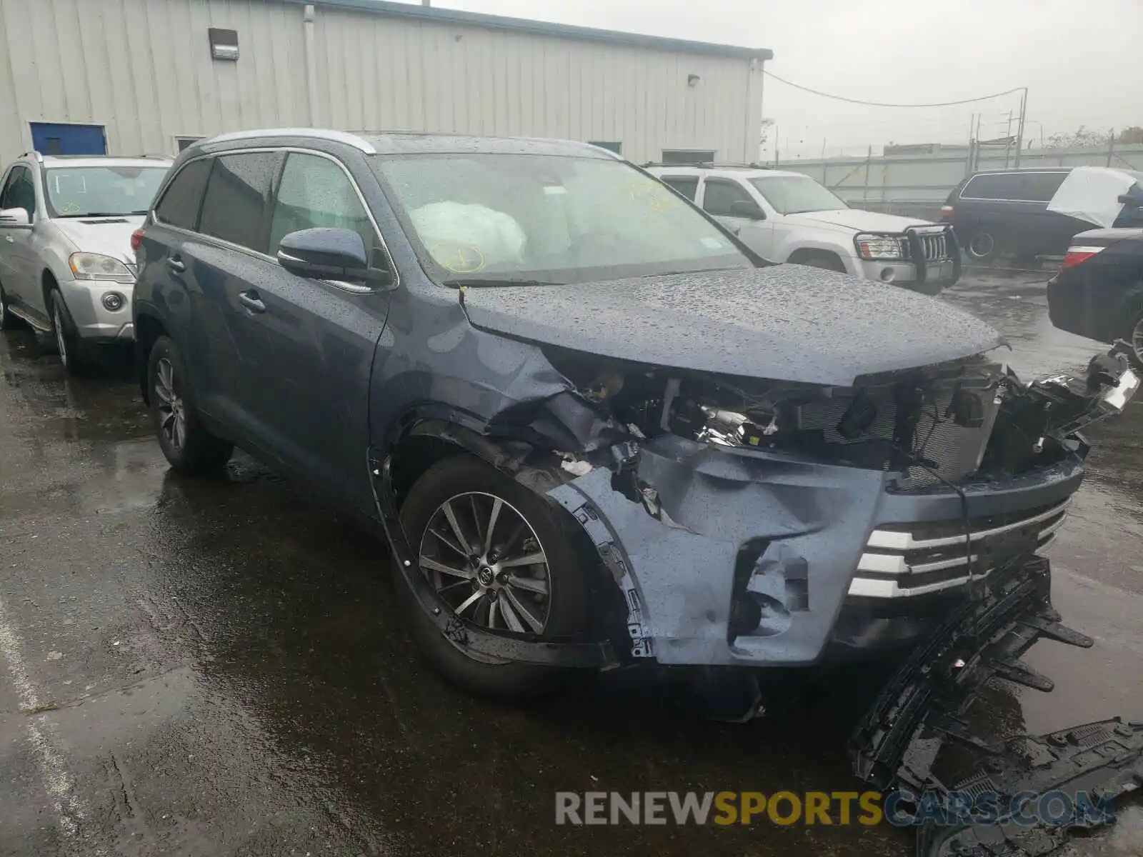 1 Photograph of a damaged car 5TDJZRFH6KS709012 TOYOTA HIGHLANDER 2019