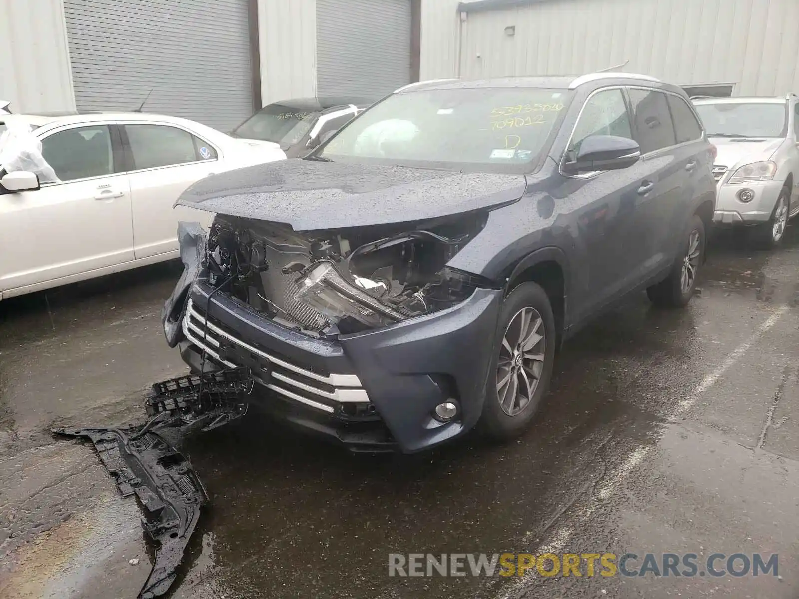 2 Photograph of a damaged car 5TDJZRFH6KS709012 TOYOTA HIGHLANDER 2019