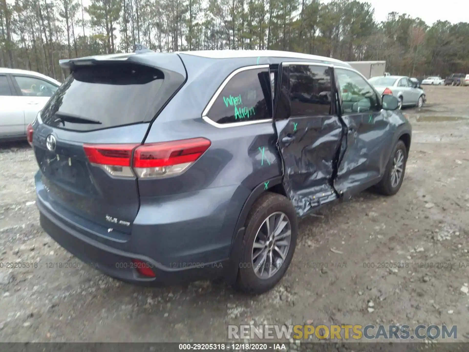 4 Photograph of a damaged car 5TDJZRFH6KS709219 TOYOTA HIGHLANDER 2019