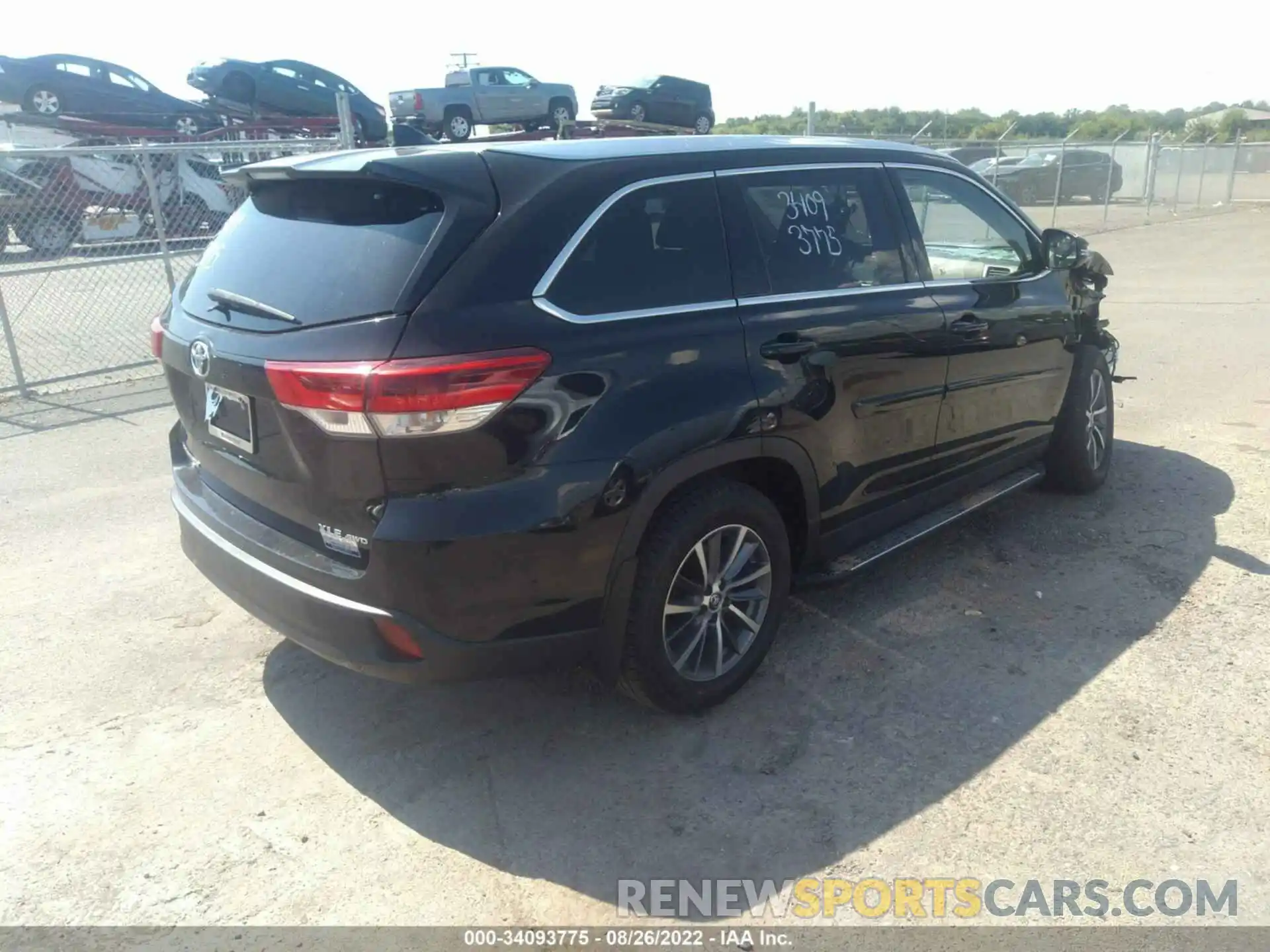 4 Photograph of a damaged car 5TDJZRFH6KS711133 TOYOTA HIGHLANDER 2019