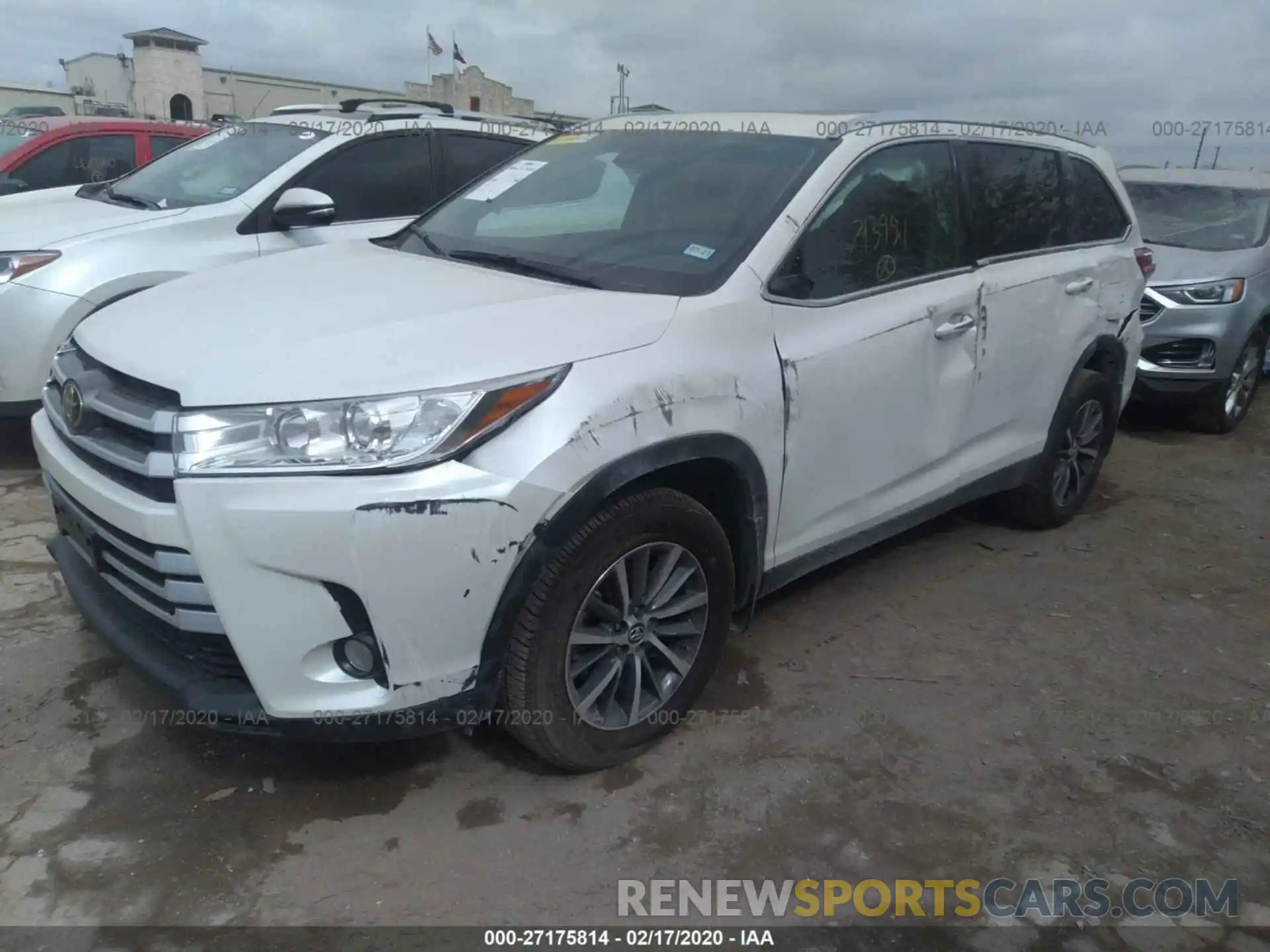 2 Photograph of a damaged car 5TDJZRFH6KS713951 TOYOTA HIGHLANDER 2019