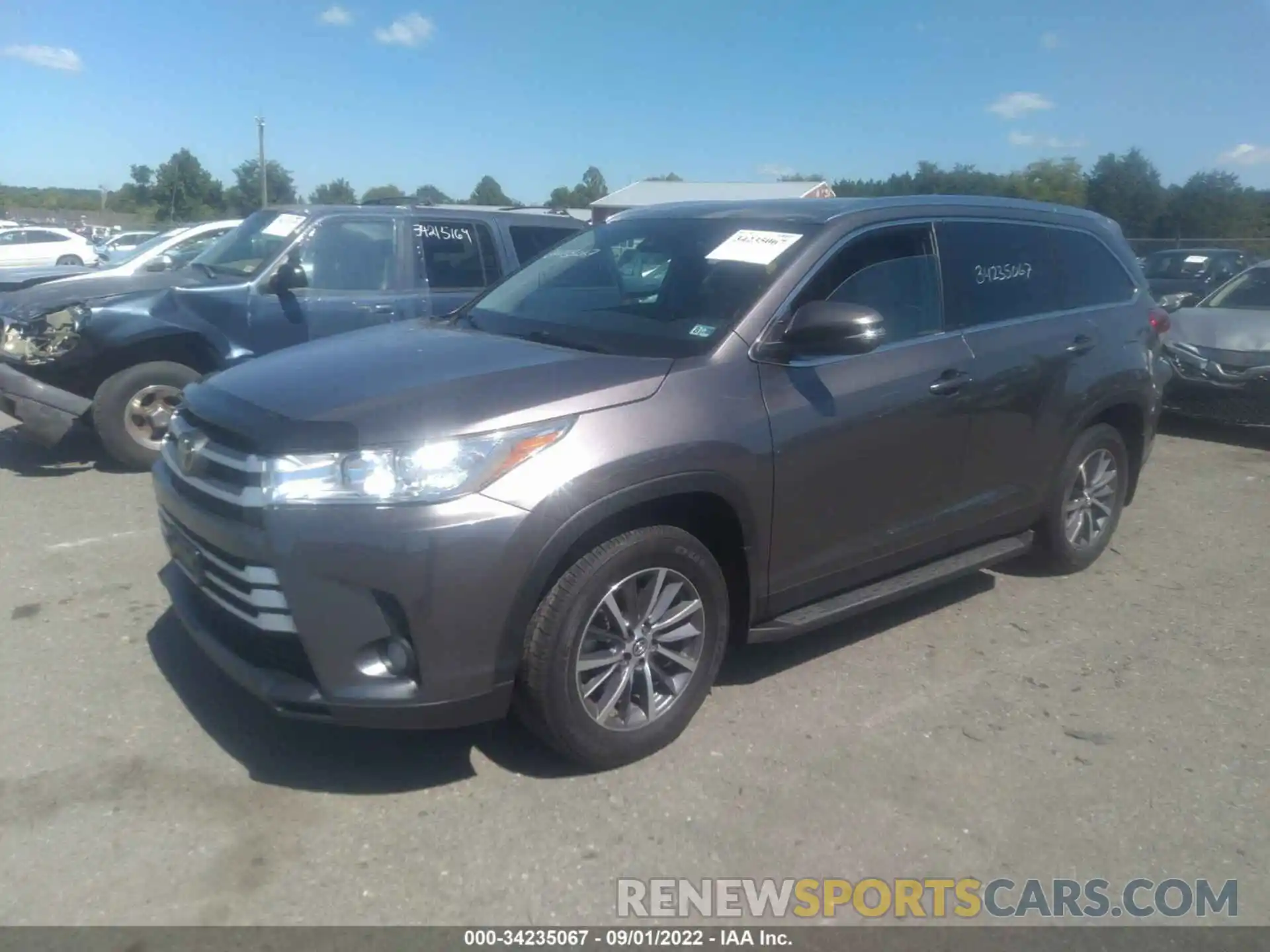 2 Photograph of a damaged car 5TDJZRFH6KS715232 TOYOTA HIGHLANDER 2019