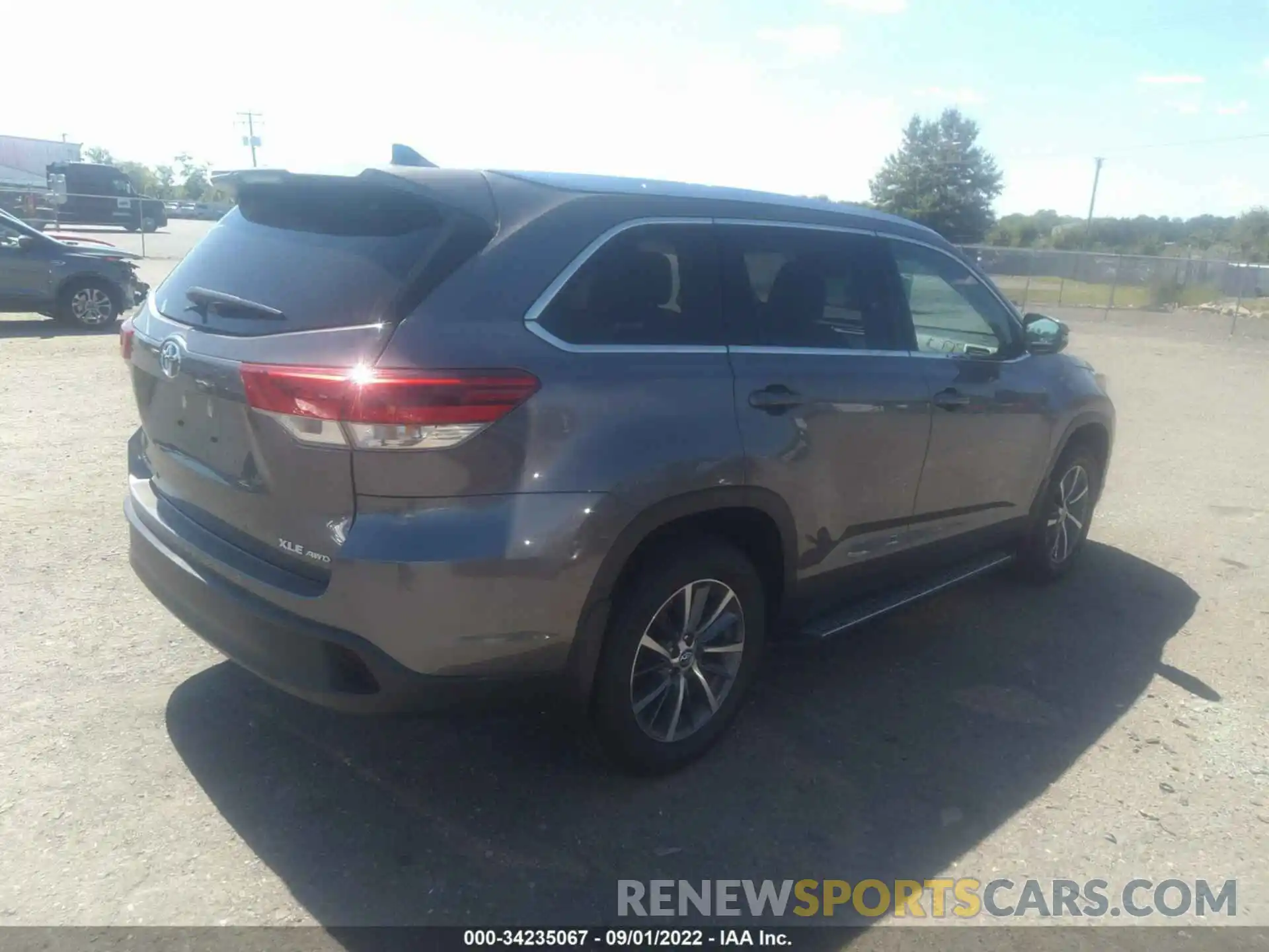 4 Photograph of a damaged car 5TDJZRFH6KS715232 TOYOTA HIGHLANDER 2019