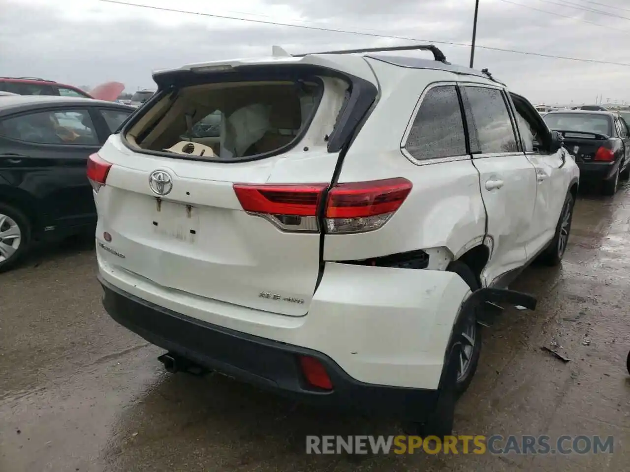 4 Photograph of a damaged car 5TDJZRFH6KS718020 TOYOTA HIGHLANDER 2019