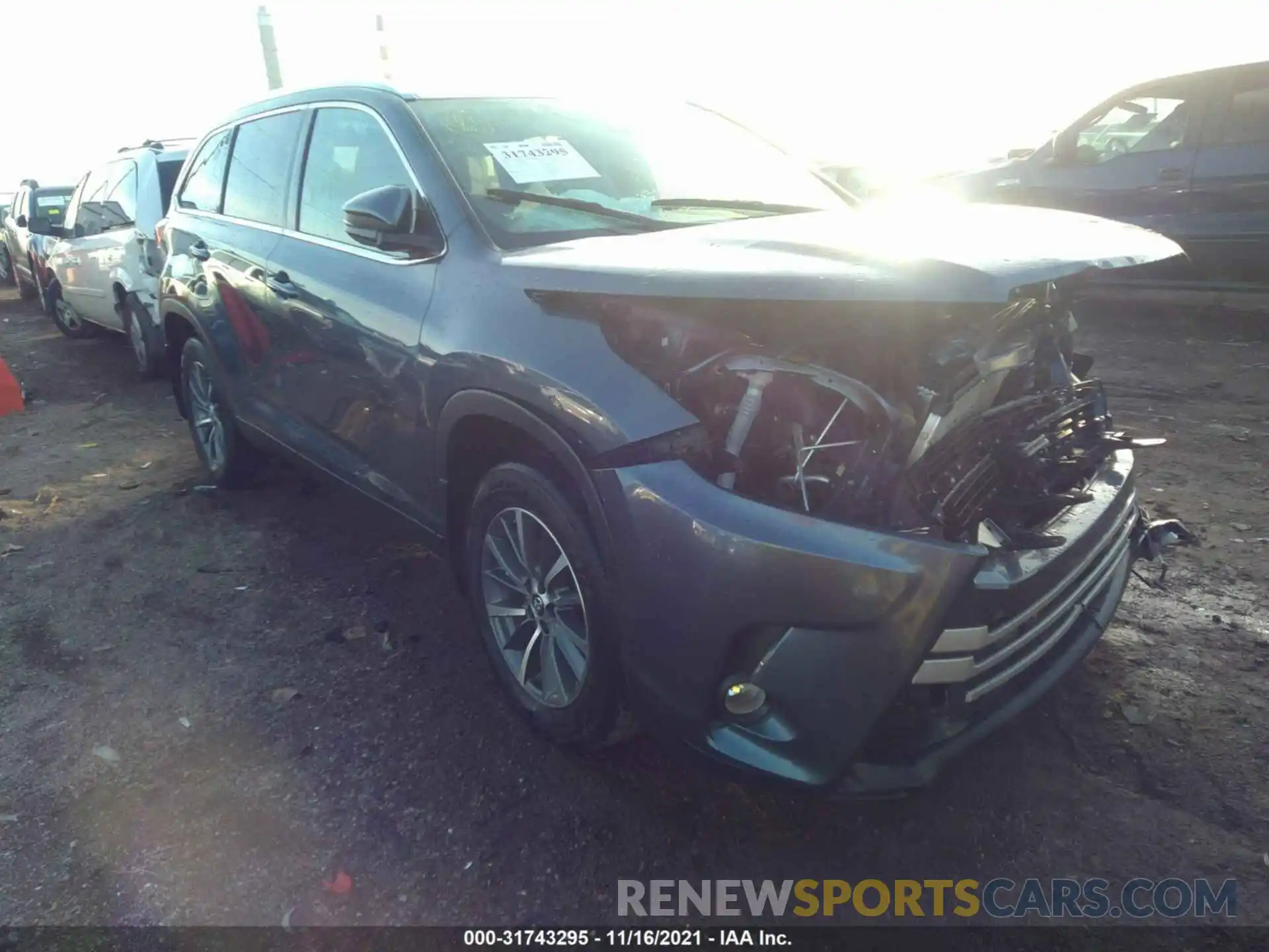 1 Photograph of a damaged car 5TDJZRFH6KS719085 TOYOTA HIGHLANDER 2019