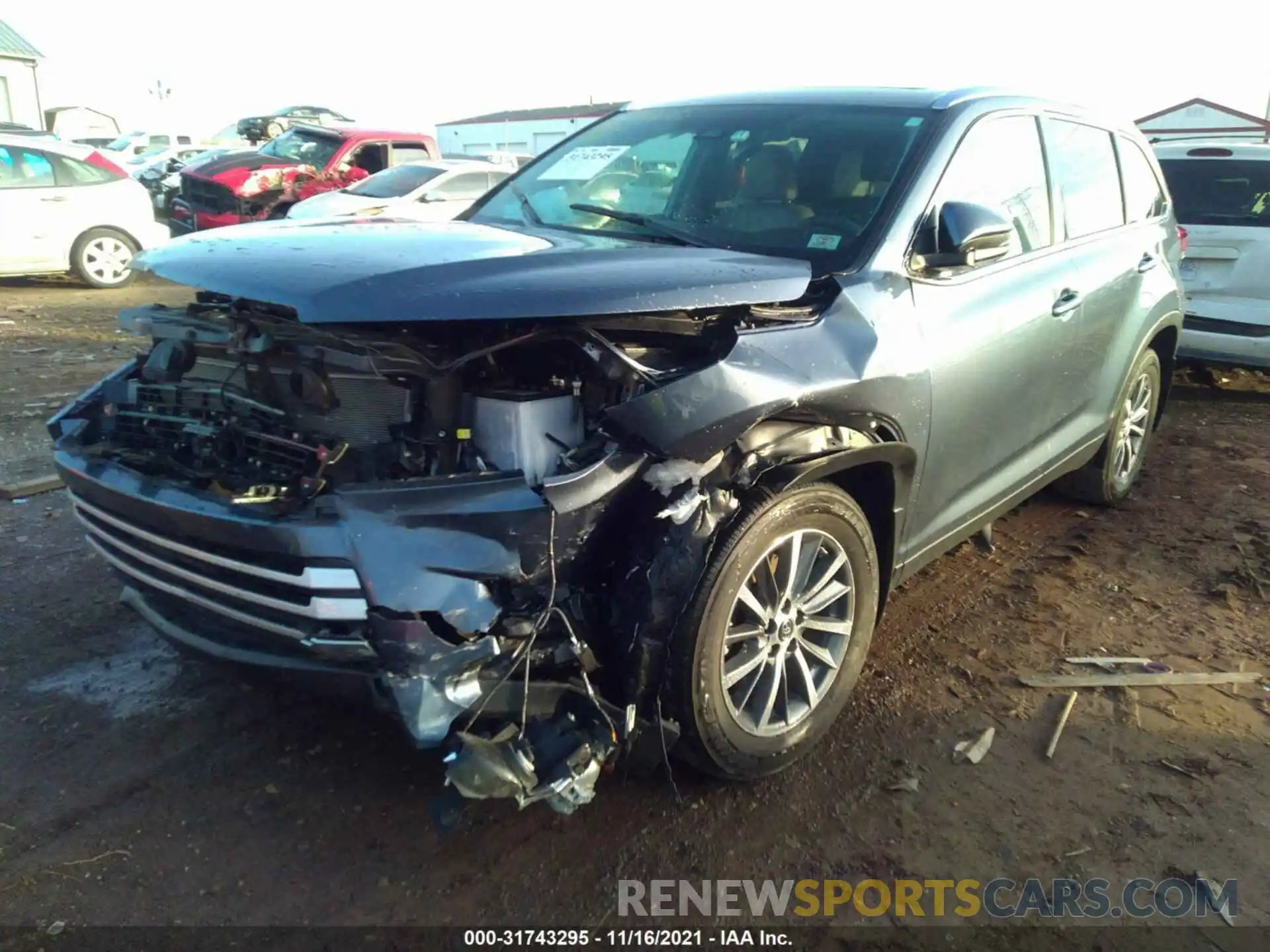 2 Photograph of a damaged car 5TDJZRFH6KS719085 TOYOTA HIGHLANDER 2019