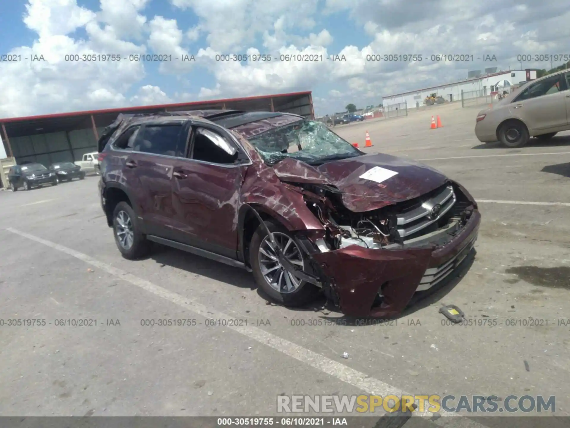 1 Photograph of a damaged car 5TDJZRFH6KS719815 TOYOTA HIGHLANDER 2019