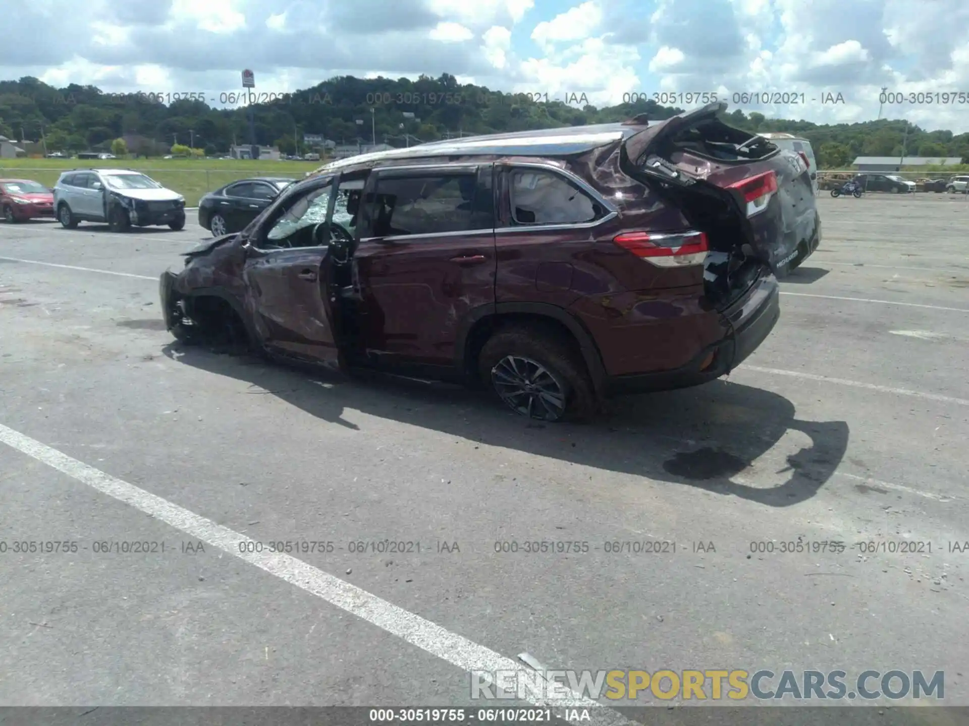 3 Photograph of a damaged car 5TDJZRFH6KS719815 TOYOTA HIGHLANDER 2019