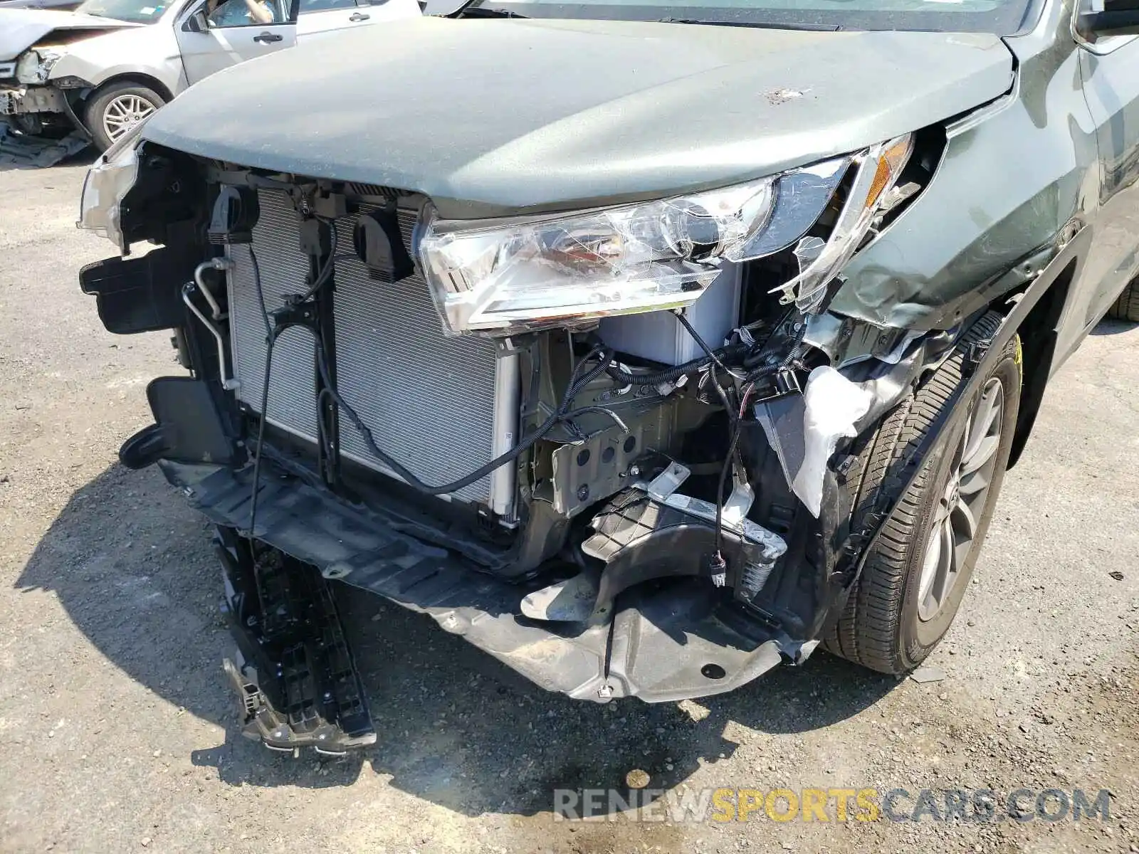 9 Photograph of a damaged car 5TDJZRFH6KS720396 TOYOTA HIGHLANDER 2019
