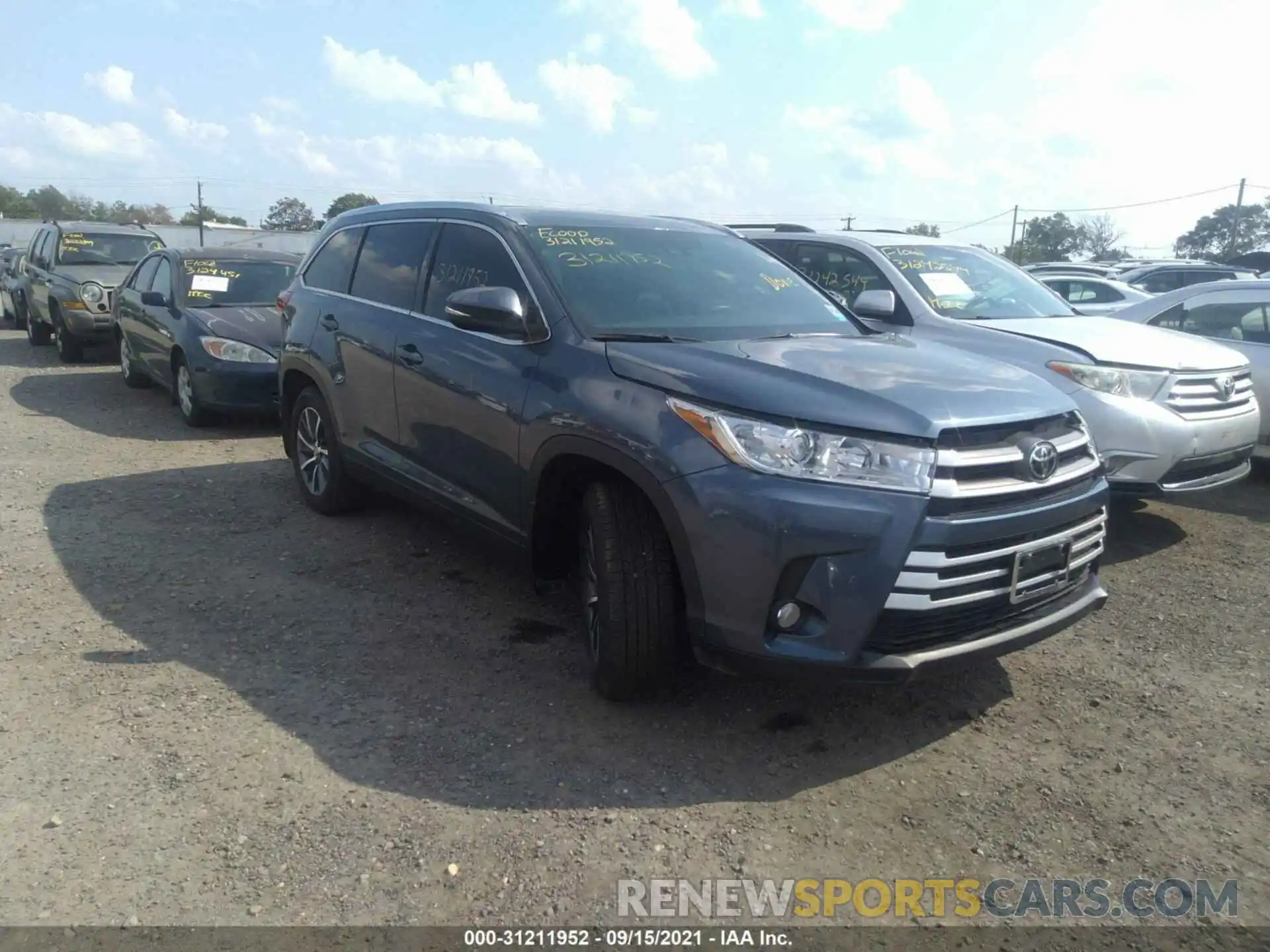 1 Photograph of a damaged car 5TDJZRFH6KS722844 TOYOTA HIGHLANDER 2019