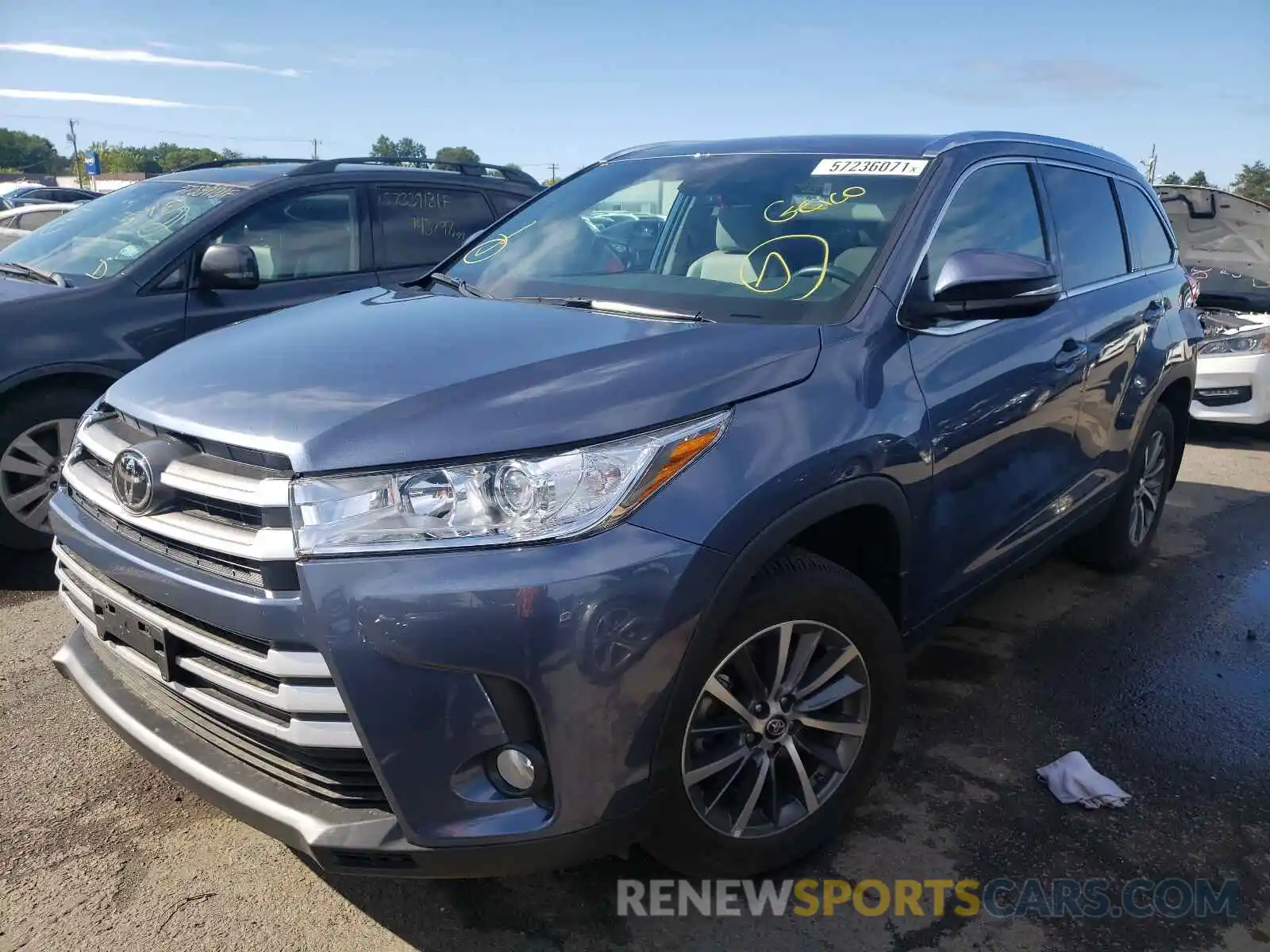 2 Photograph of a damaged car 5TDJZRFH6KS724982 TOYOTA HIGHLANDER 2019