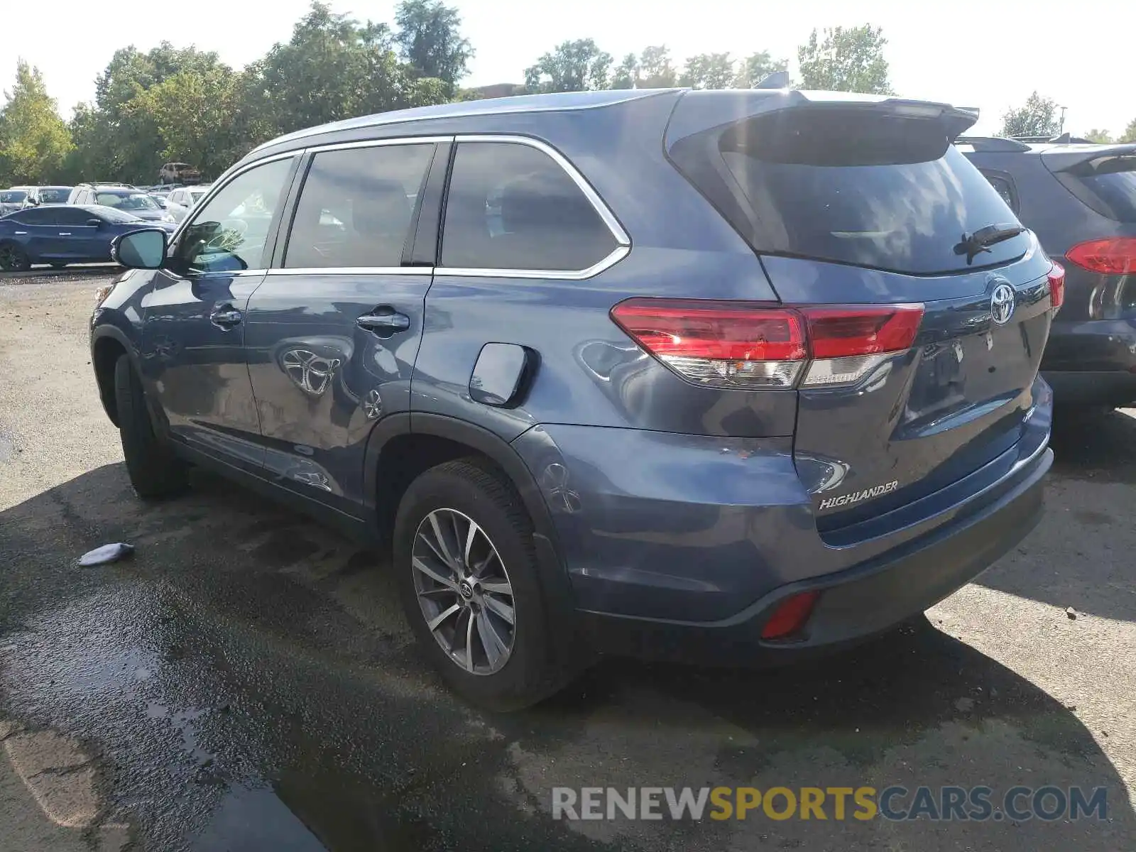 3 Photograph of a damaged car 5TDJZRFH6KS724982 TOYOTA HIGHLANDER 2019