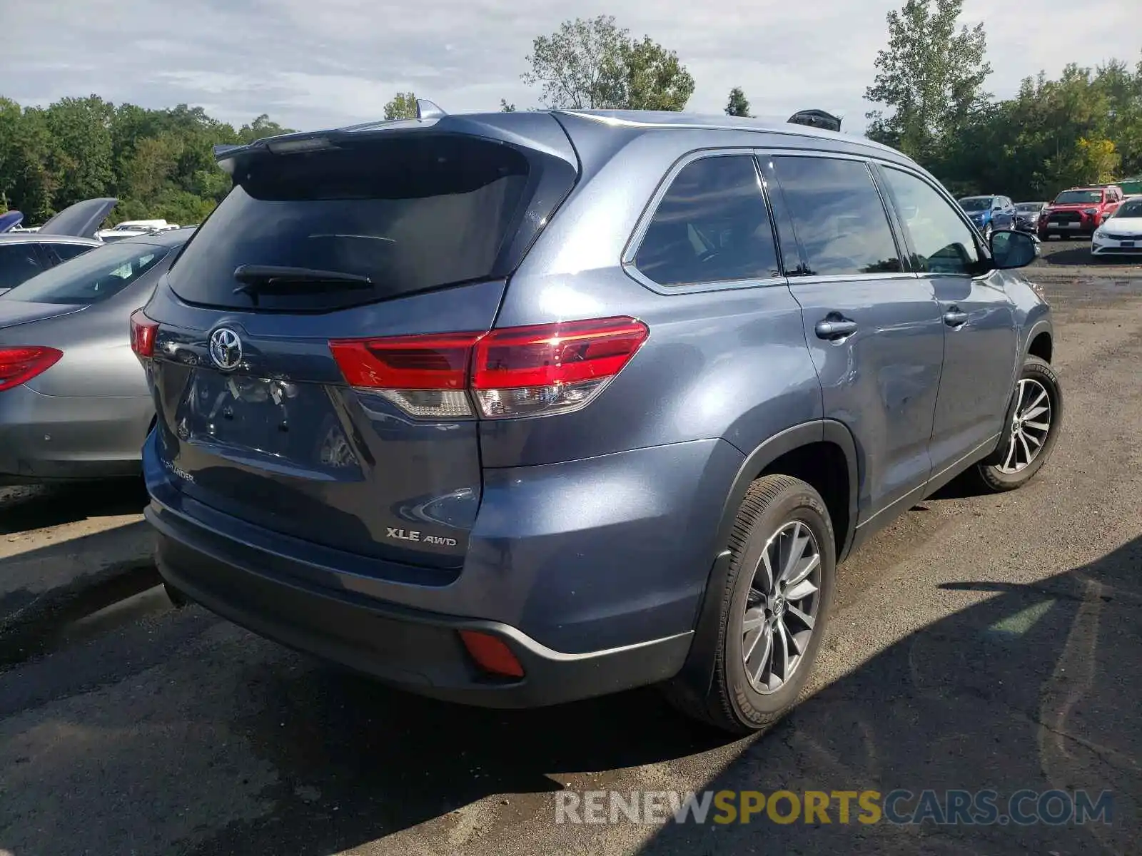 4 Photograph of a damaged car 5TDJZRFH6KS724982 TOYOTA HIGHLANDER 2019