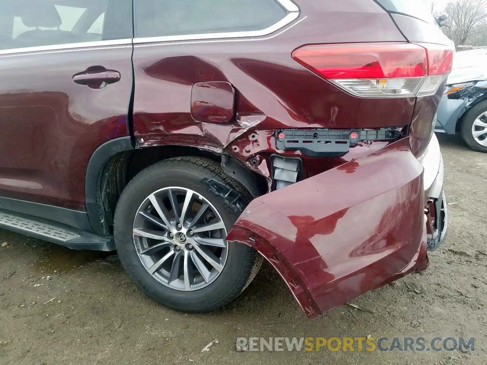 9 Photograph of a damaged car 5TDJZRFH6KS730751 TOYOTA HIGHLANDER 2019