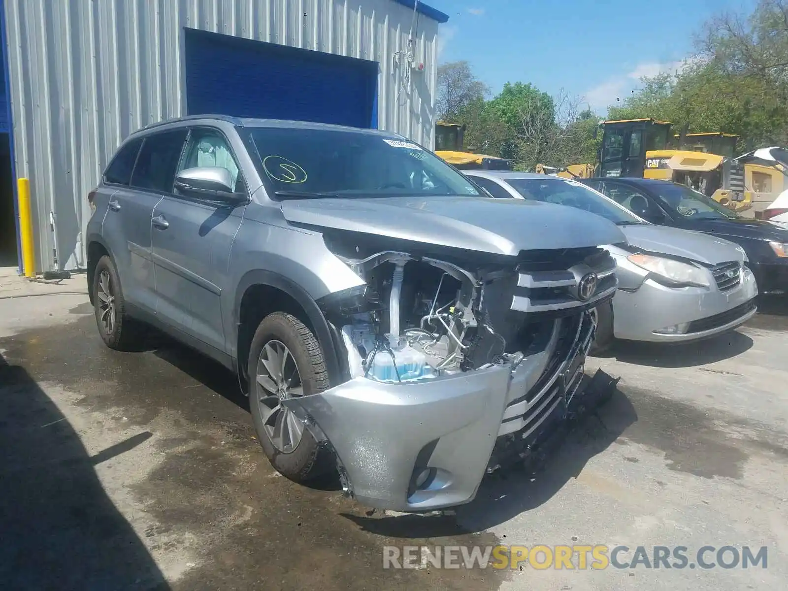 1 Photograph of a damaged car 5TDJZRFH6KS734282 TOYOTA HIGHLANDER 2019