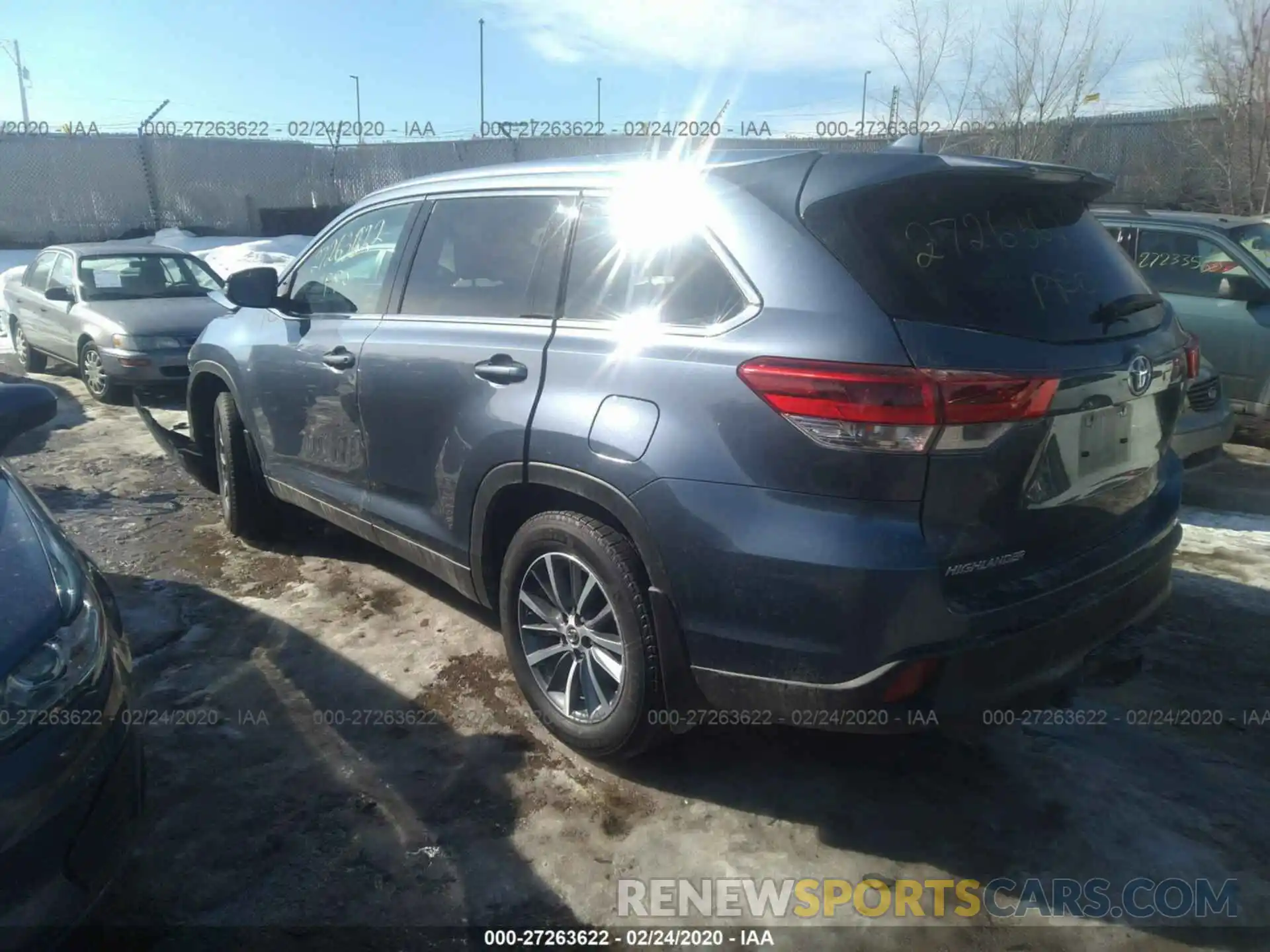 3 Photograph of a damaged car 5TDJZRFH6KS736873 TOYOTA HIGHLANDER 2019