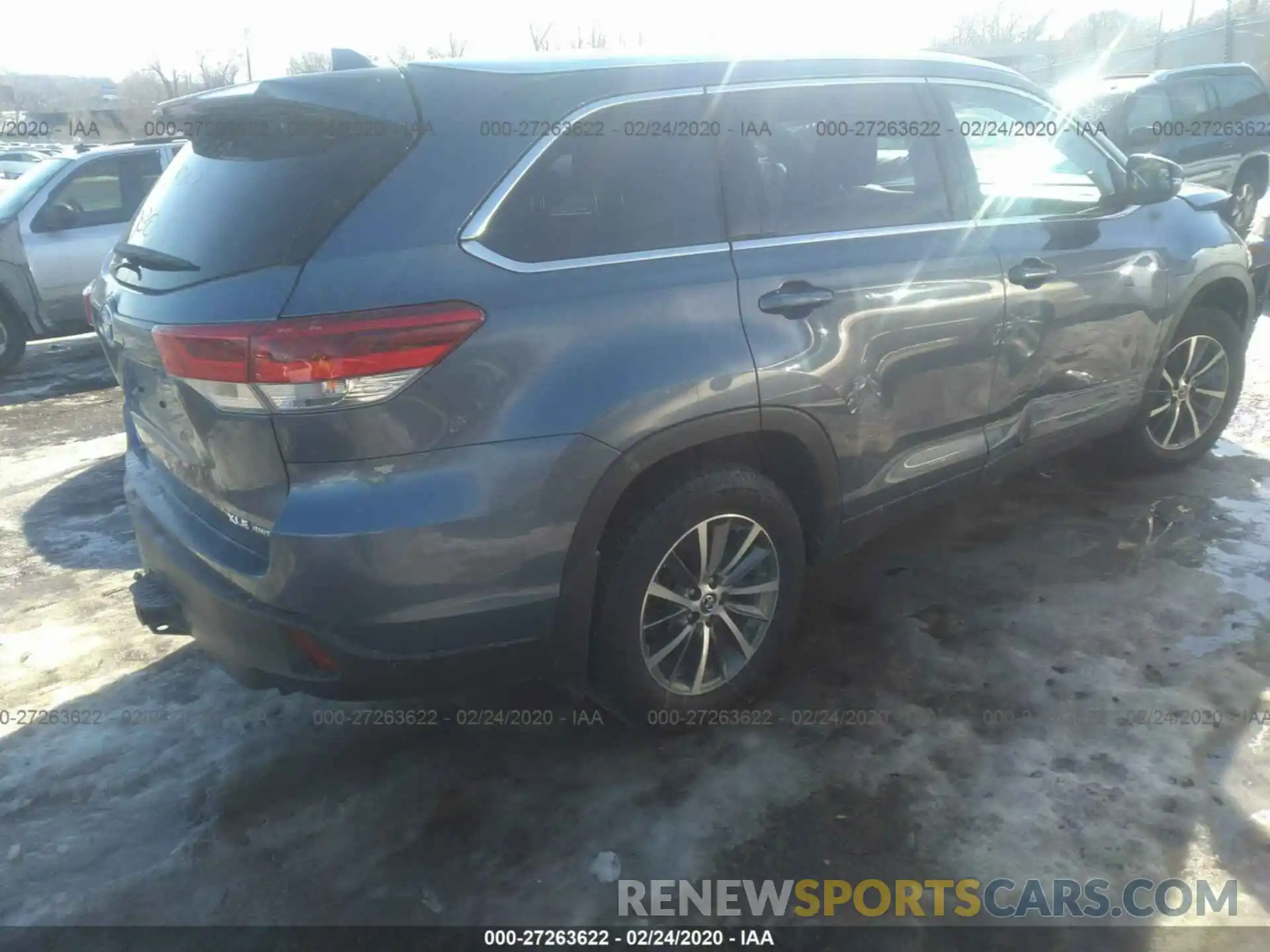 4 Photograph of a damaged car 5TDJZRFH6KS736873 TOYOTA HIGHLANDER 2019