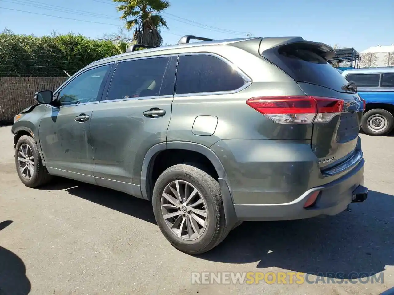 2 Photograph of a damaged car 5TDJZRFH6KS916581 TOYOTA HIGHLANDER 2019