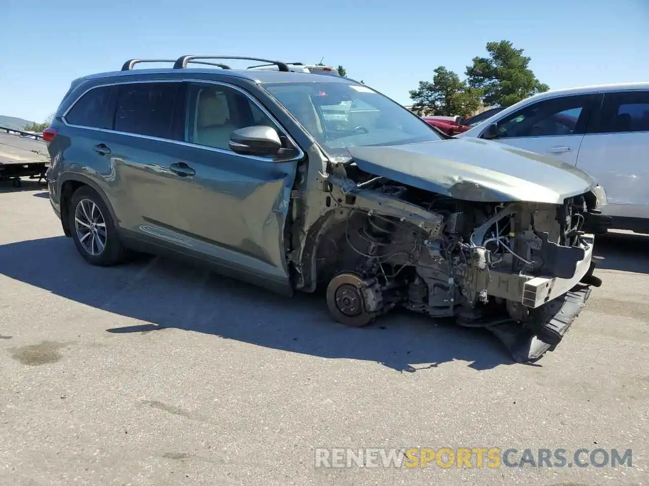 4 Photograph of a damaged car 5TDJZRFH6KS916581 TOYOTA HIGHLANDER 2019