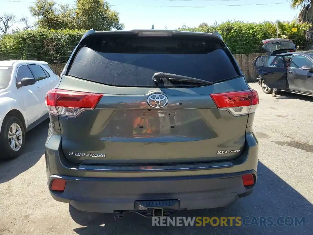 6 Photograph of a damaged car 5TDJZRFH6KS916581 TOYOTA HIGHLANDER 2019