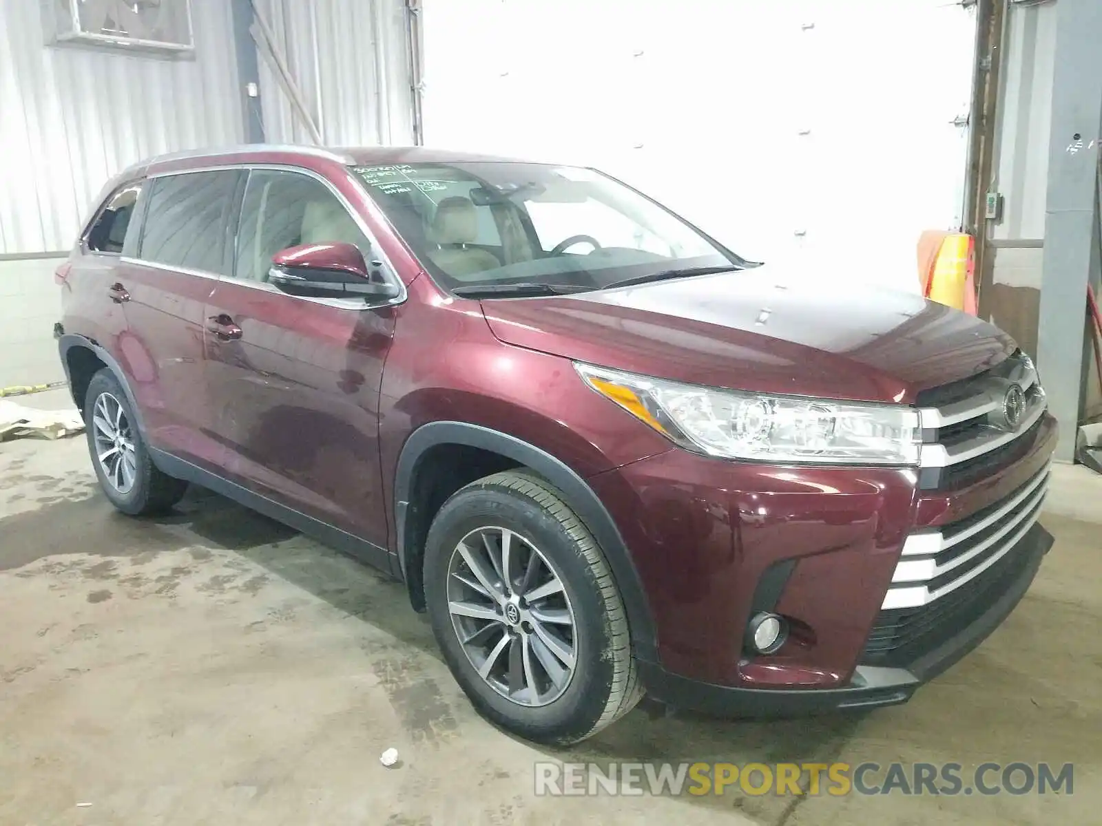 1 Photograph of a damaged car 5TDJZRFH6KS917343 TOYOTA HIGHLANDER 2019